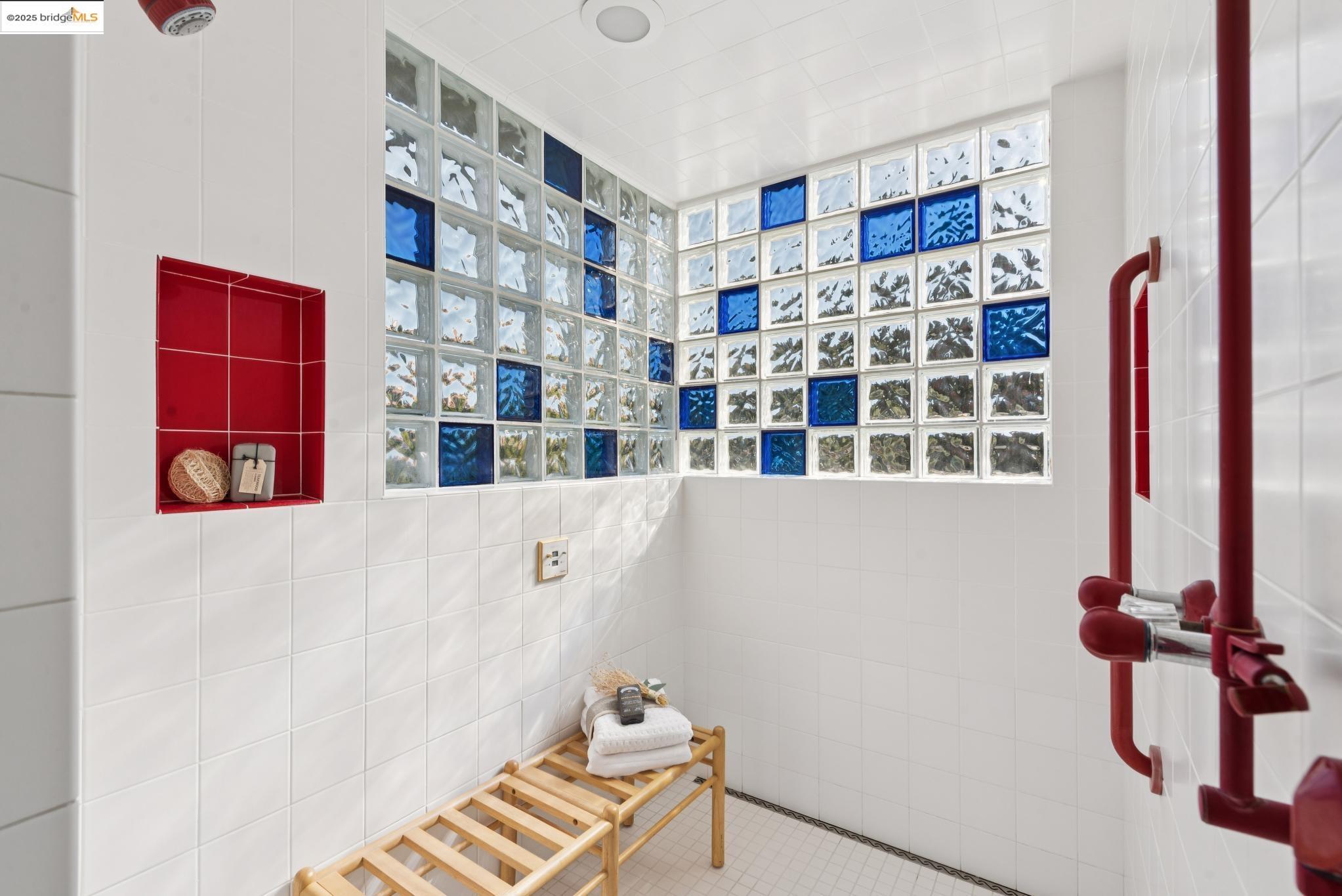 Detail Gallery Image 39 of 60 For 6148 Ocean View Dr, Oakland,  CA 94618 - 3 Beds | 3/2 Baths