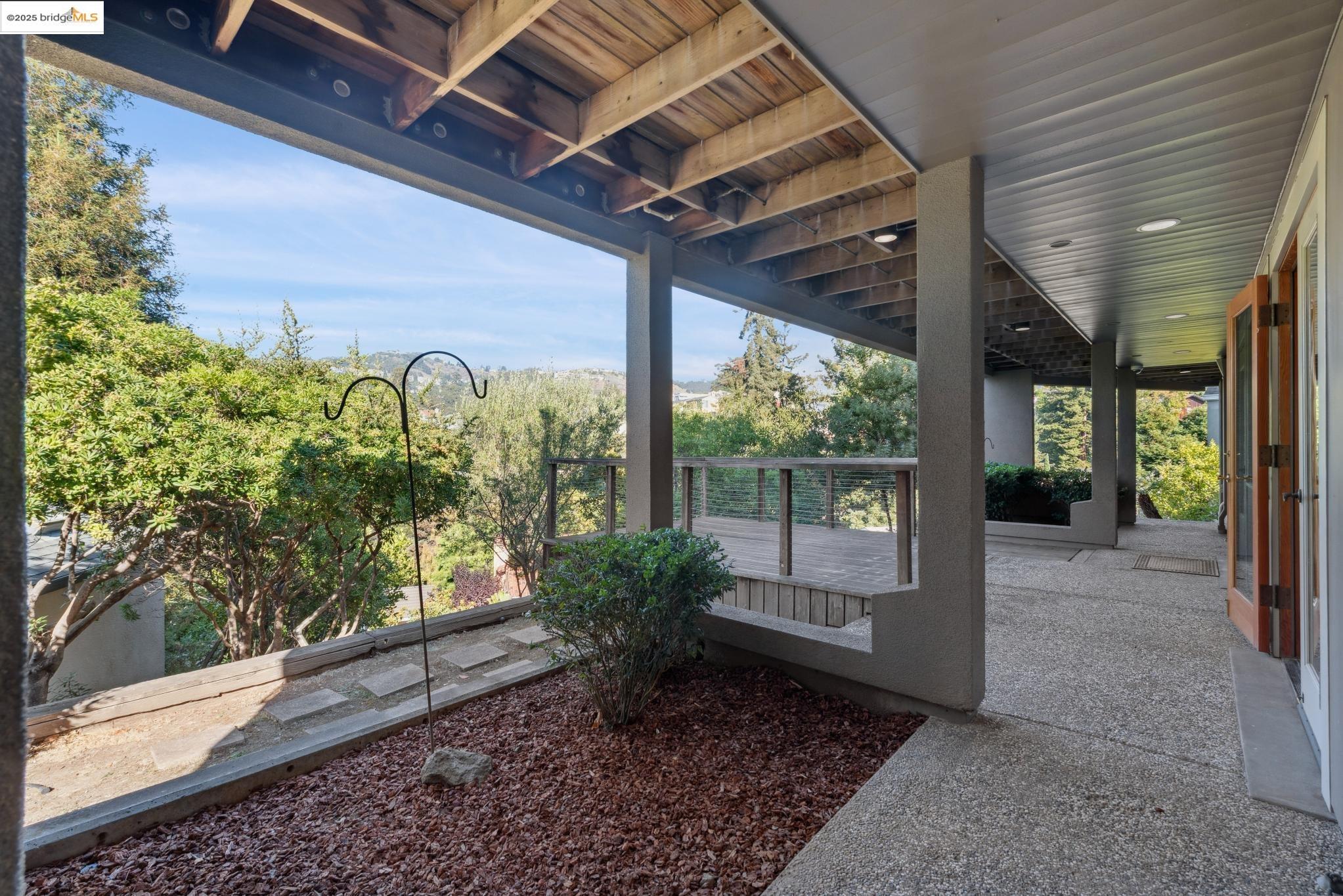 Detail Gallery Image 49 of 60 For 6148 Ocean View Dr, Oakland,  CA 94618 - 3 Beds | 3/2 Baths