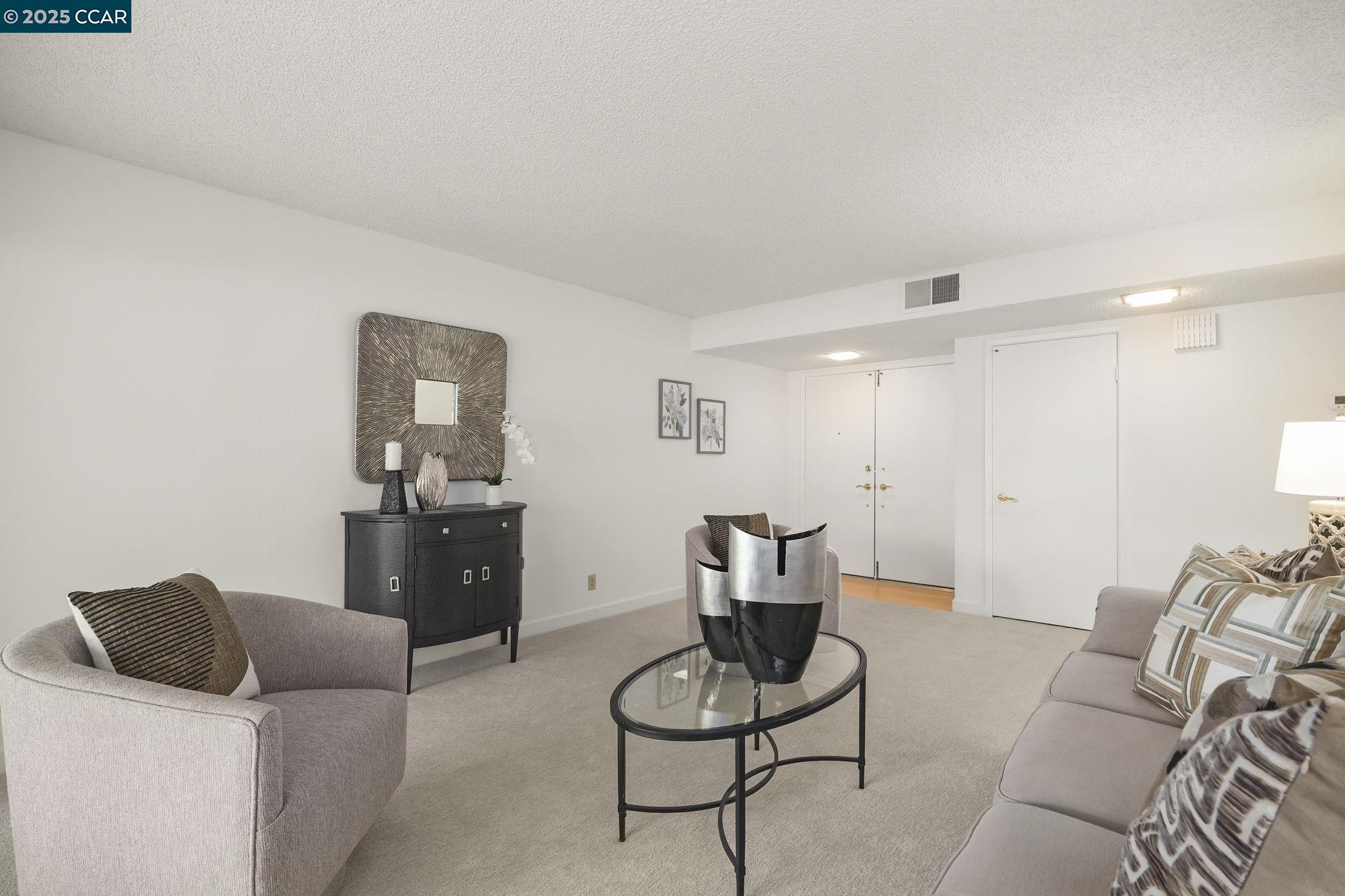 Photo #8: 41114215 Listing: Photo #8