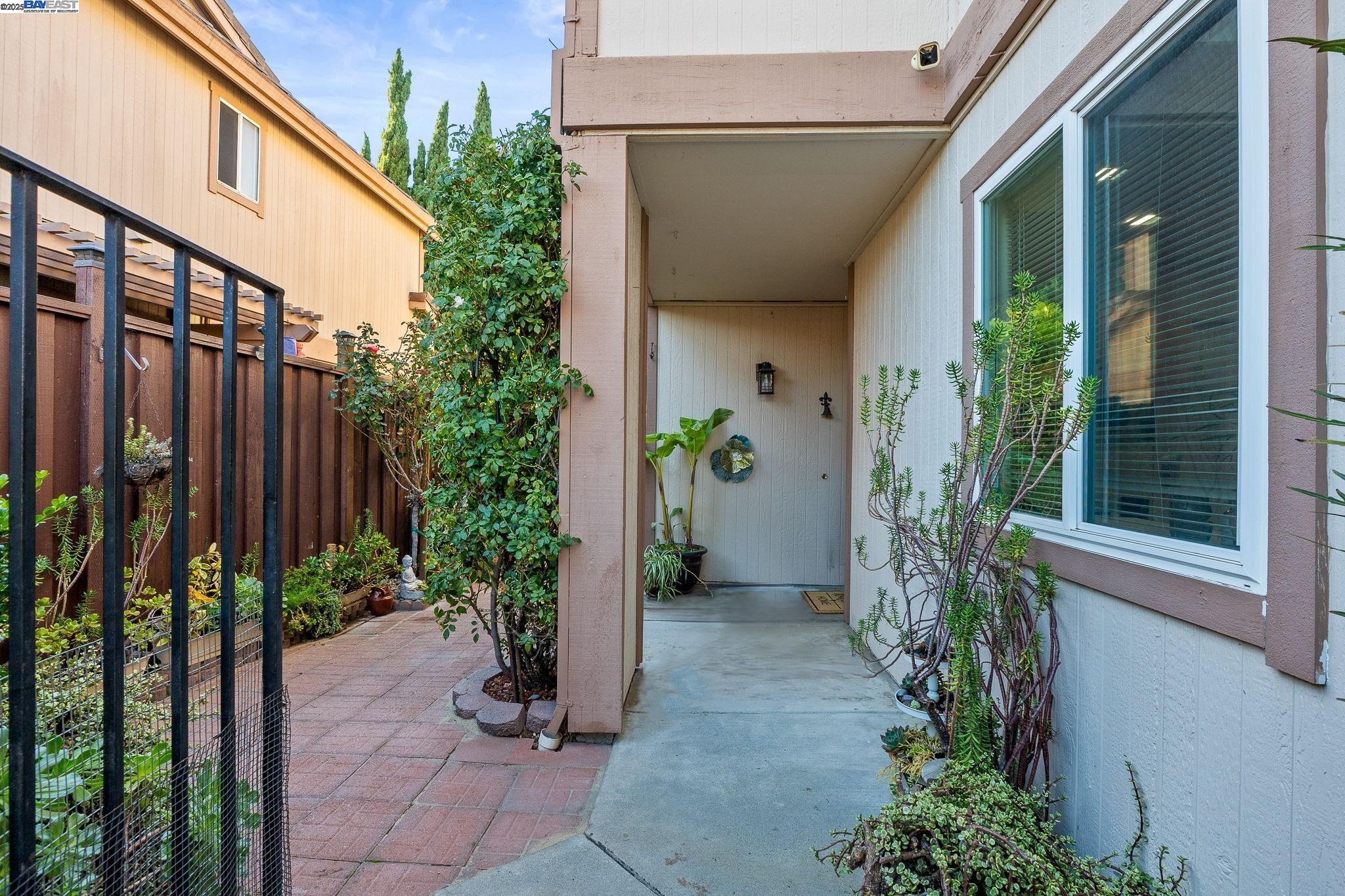 Detail Gallery Image 6 of 37 For 4027 Sunset Ter, Fremont,  CA 94536 - 3 Beds | 2/1 Baths