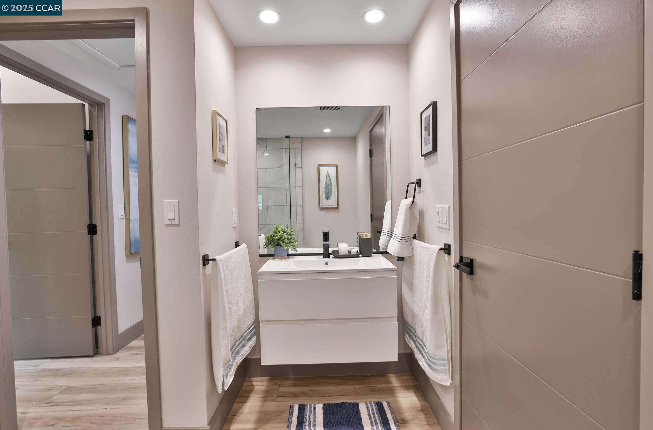 Detail Gallery Image 13 of 35 For 946 Risa Rd #B,  Lafayette,  CA 94549 - 3 Beds | 2 Baths