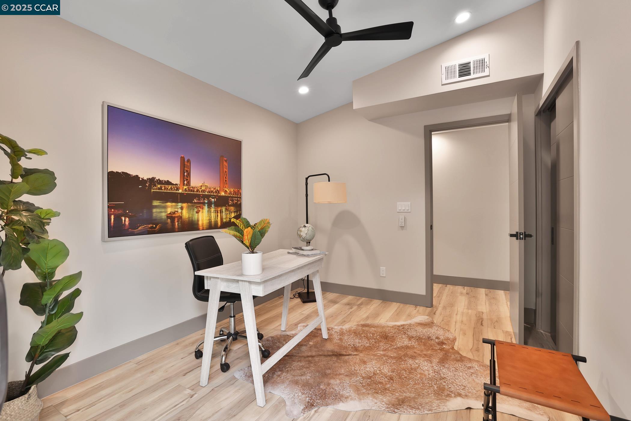 Detail Gallery Image 17 of 35 For 946 Risa Rd #B,  Lafayette,  CA 94549 - 3 Beds | 2 Baths