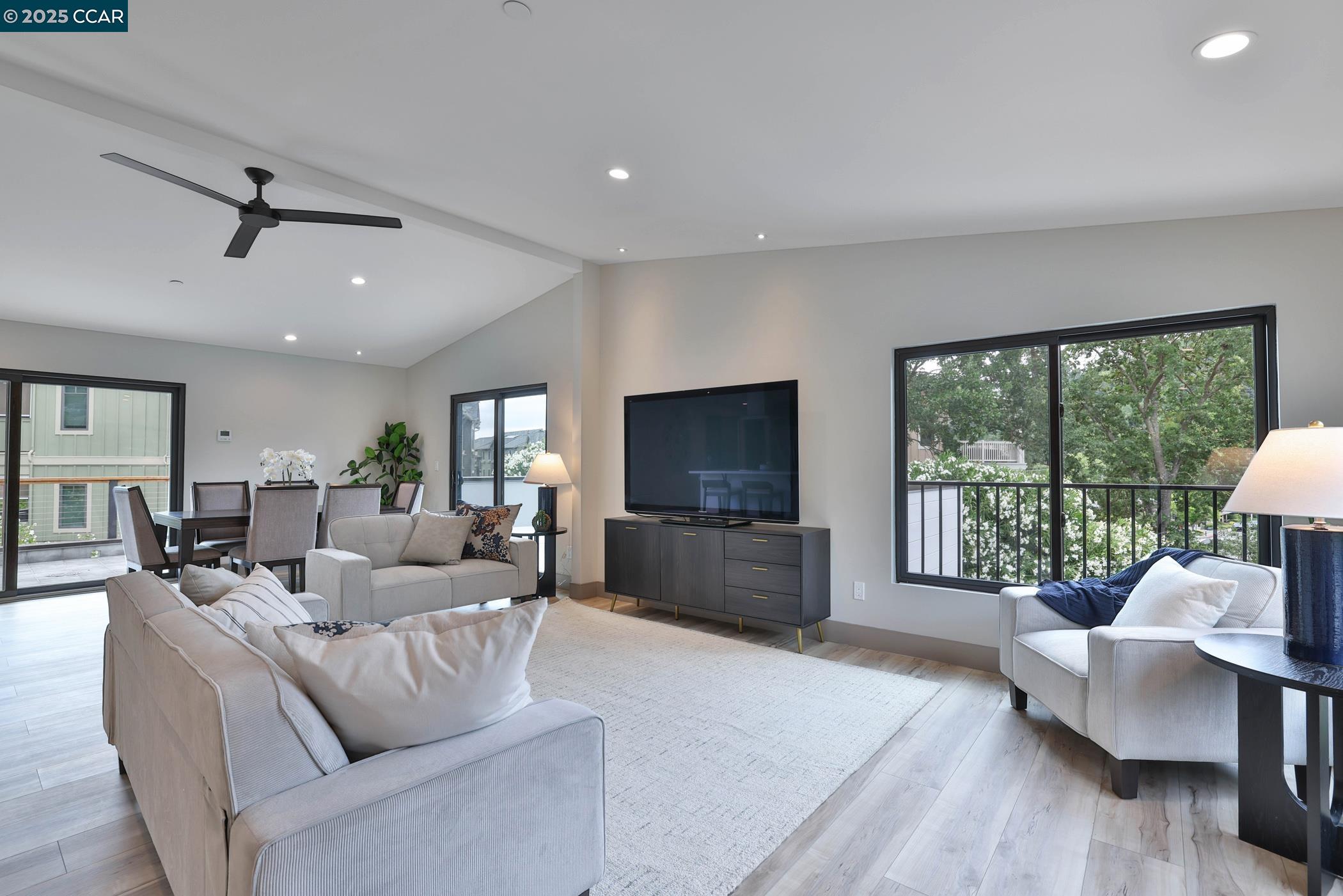 Detail Gallery Image 5 of 35 For 946 Risa Rd #B,  Lafayette,  CA 94549 - 3 Beds | 2 Baths