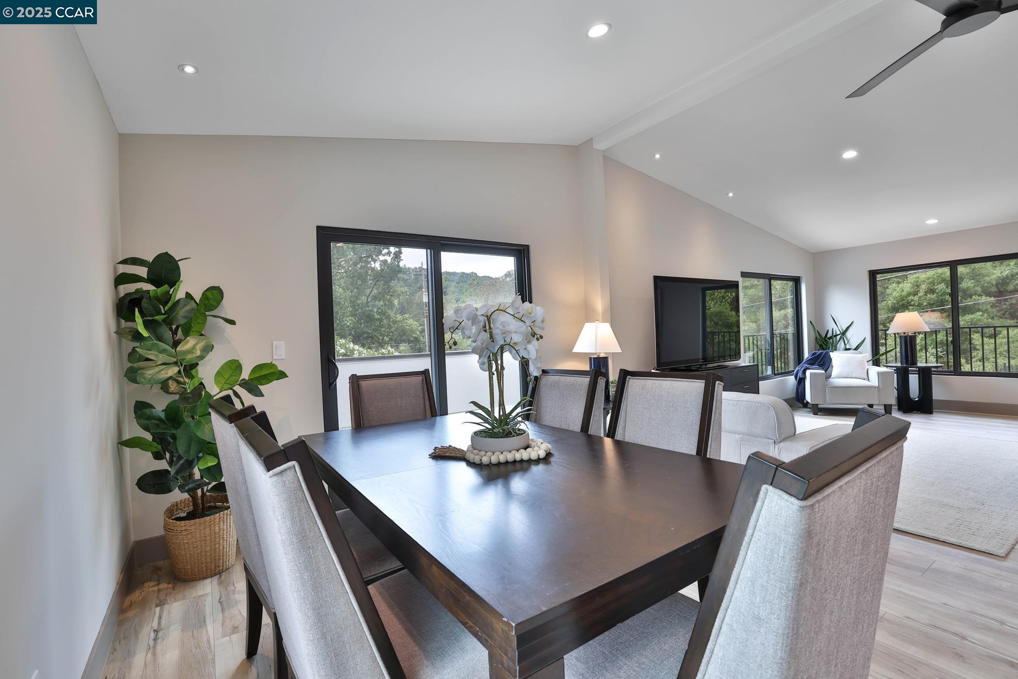 Detail Gallery Image 6 of 35 For 946 Risa Rd #B,  Lafayette,  CA 94549 - 3 Beds | 2 Baths