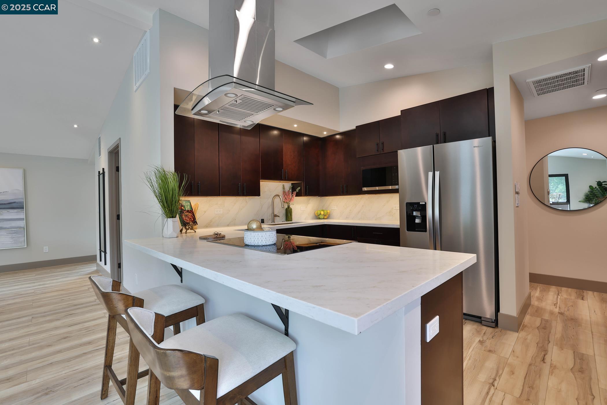 Detail Gallery Image 7 of 35 For 946 Risa Rd #B,  Lafayette,  CA 94549 - 3 Beds | 2 Baths