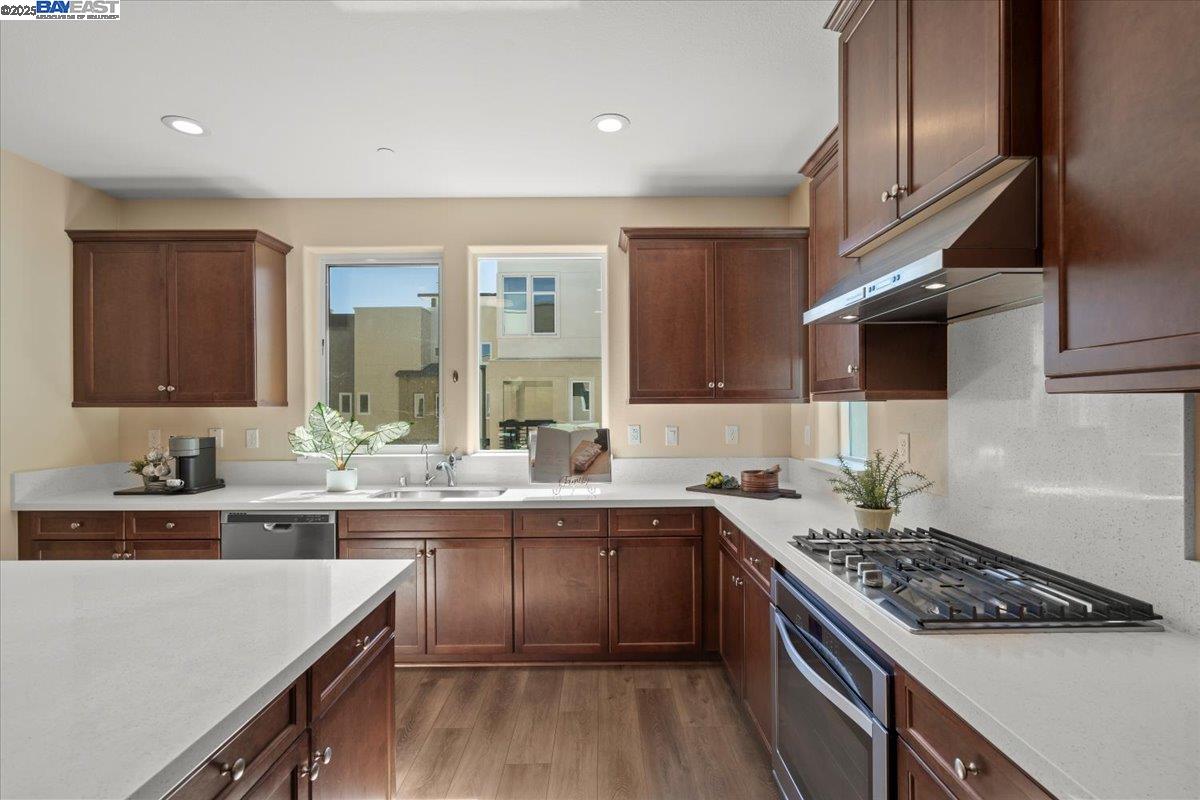 Detail Gallery Image 12 of 26 For 5670 El Dorado Ln, Dublin,  CA 94568 - 4 Beds | 3/1 Baths