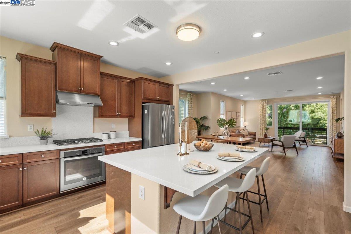 Detail Gallery Image 13 of 26 For 5670 El Dorado Ln, Dublin,  CA 94568 - 4 Beds | 3/1 Baths