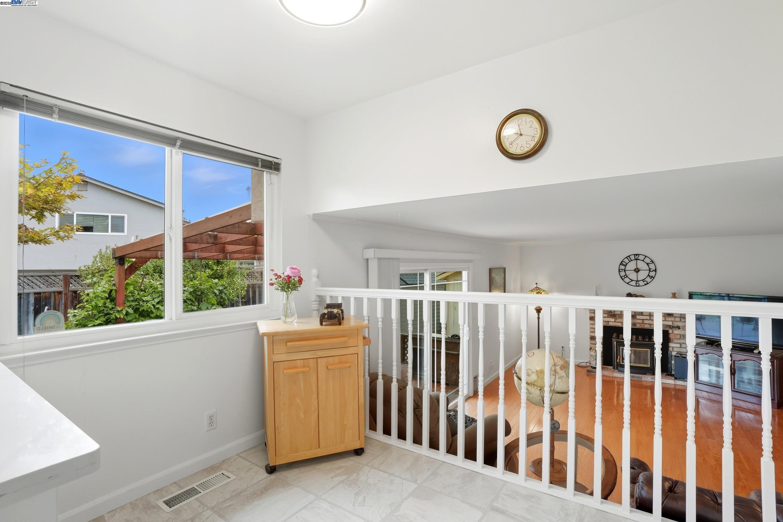 Detail Gallery Image 15 of 39 For 11862 Dublin Green Dr, Dublin,  CA 94568 - 5 Beds | 3/1 Baths