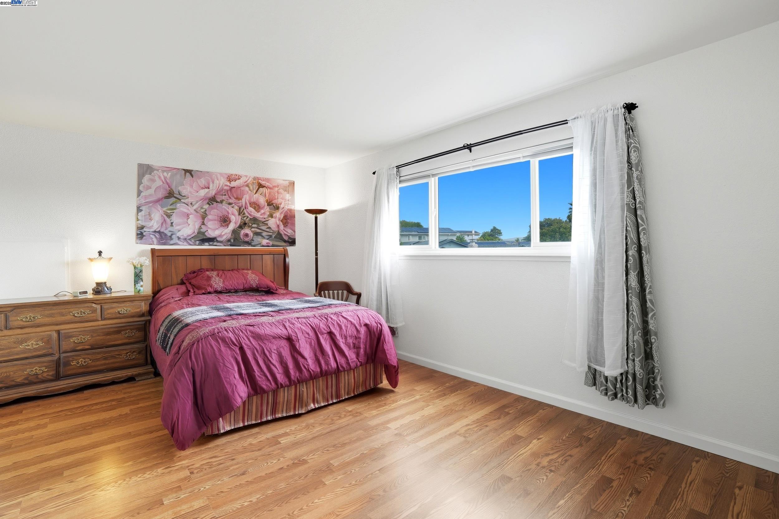 Detail Gallery Image 24 of 39 For 11862 Dublin Green Dr, Dublin,  CA 94568 - 5 Beds | 3/1 Baths