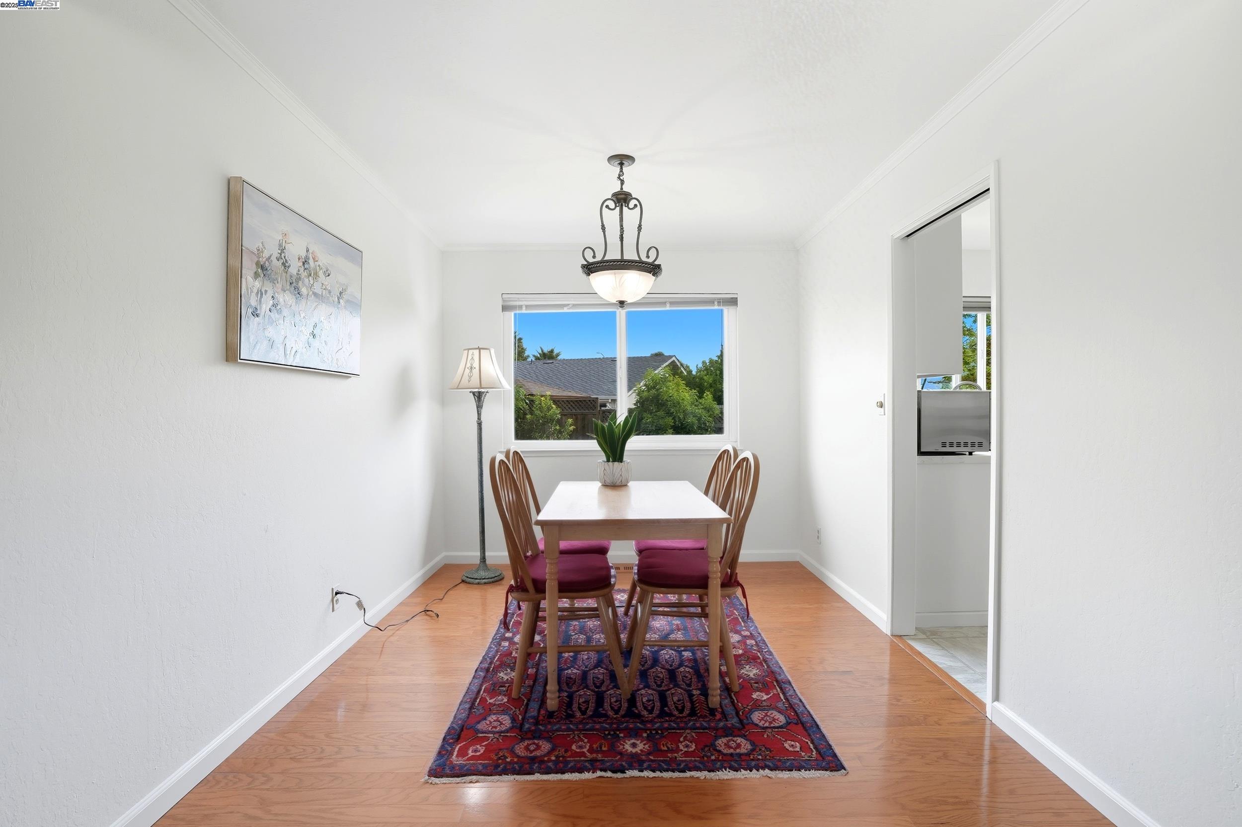 Detail Gallery Image 9 of 39 For 11862 Dublin Green Dr, Dublin,  CA 94568 - 5 Beds | 3/1 Baths