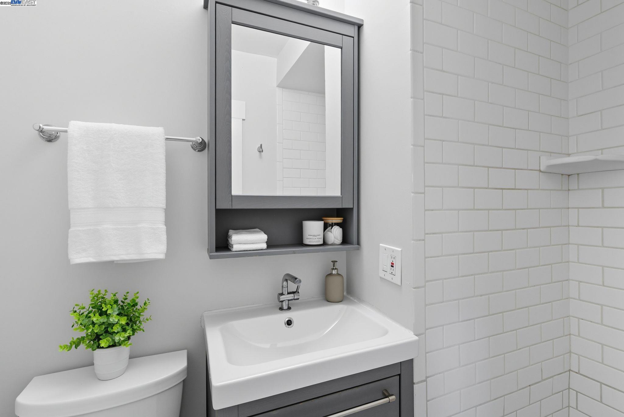 Detail Gallery Image 24 of 46 For 5431 Ygnacio Ave, Oakland,  CA 94601 - 3 Beds | 2 Baths