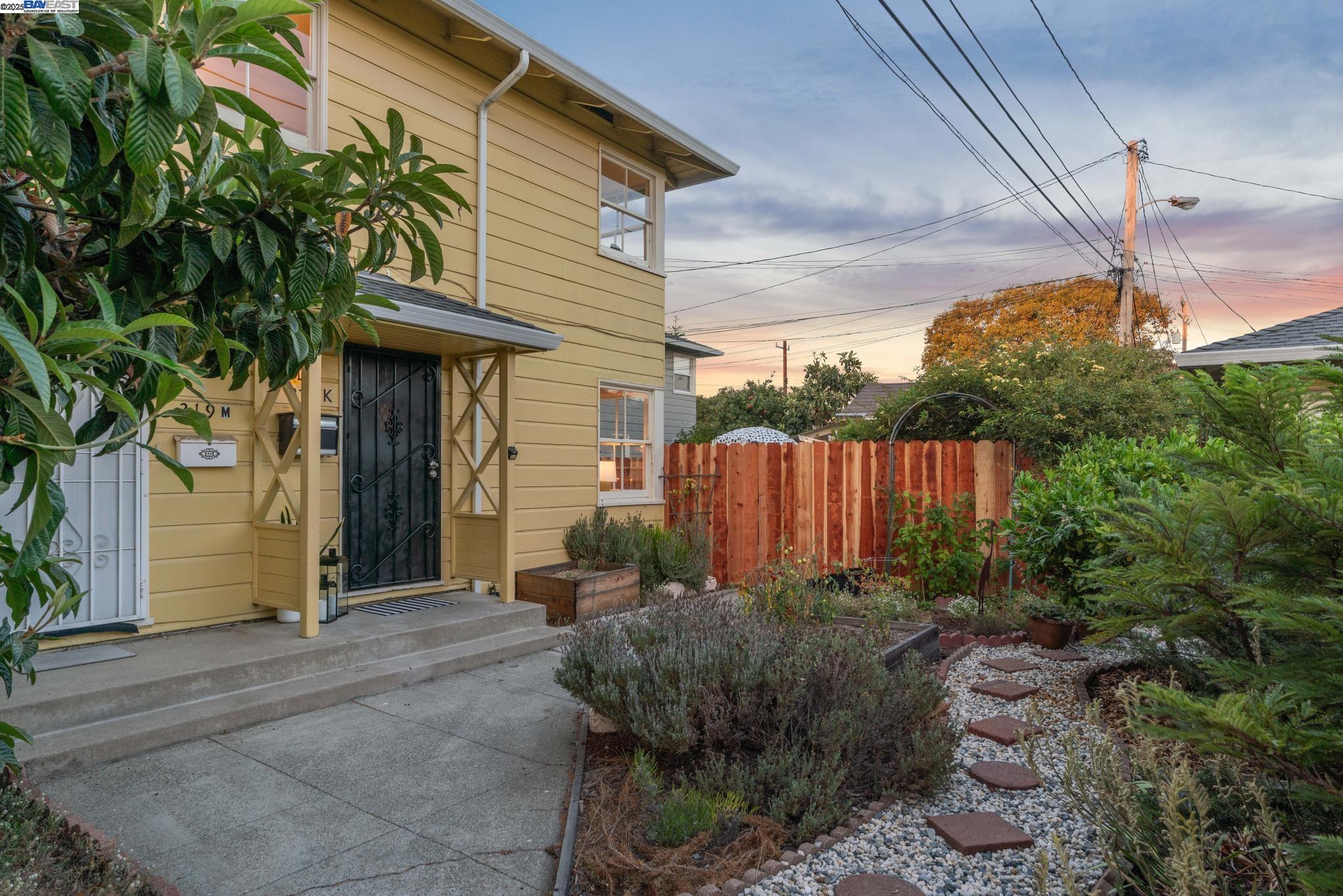Browse active condo listings in ALAMEDA