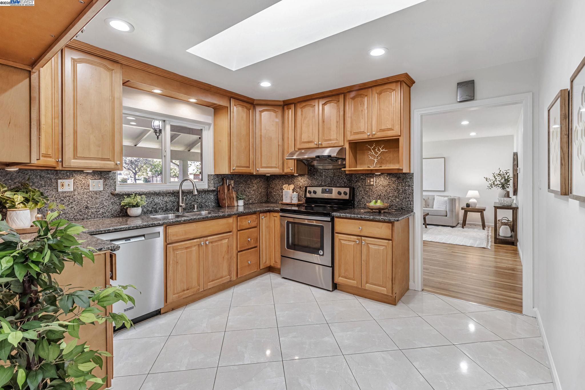 Detail Gallery Image 13 of 37 For 1768 Karameos Ct, Sunnyvale,  CA 94087 - 4 Beds | 2 Baths