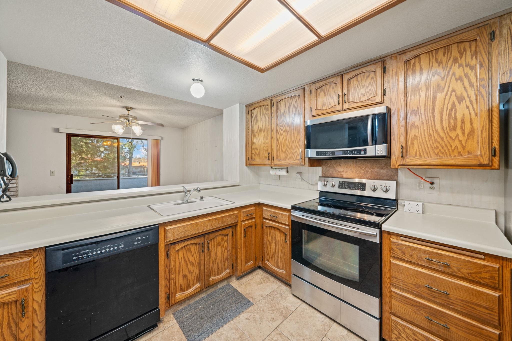 Detail Gallery Image 16 of 44 For 4844 Mulqueeney Cmn, Livermore,  CA 94551 - 3 Beds | 2/1 Baths