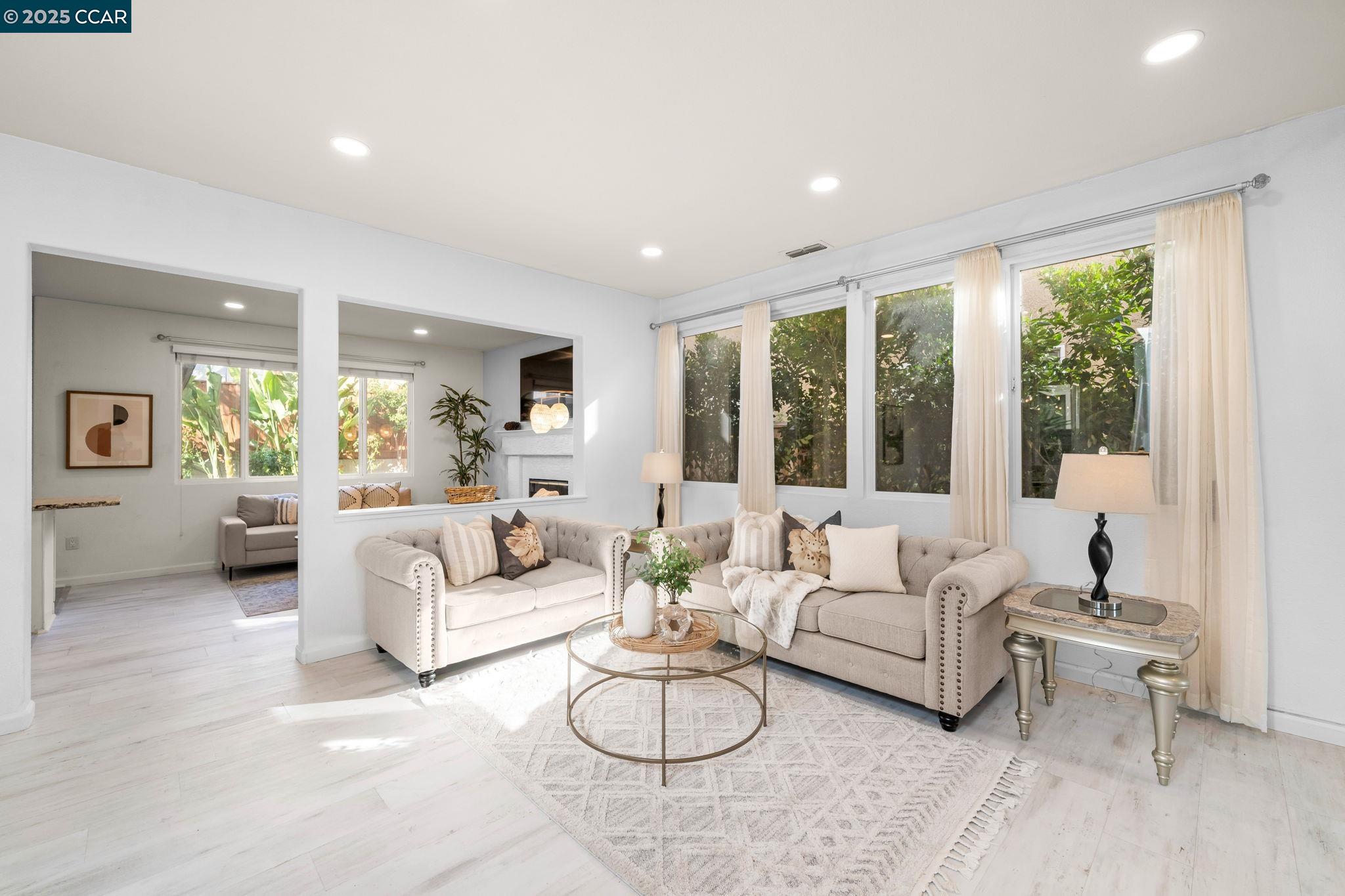 Detail Gallery Image 7 of 45 For 318 Bentley Ct, Pacheco,  CA 94553 - 4 Beds | 2/1 Baths