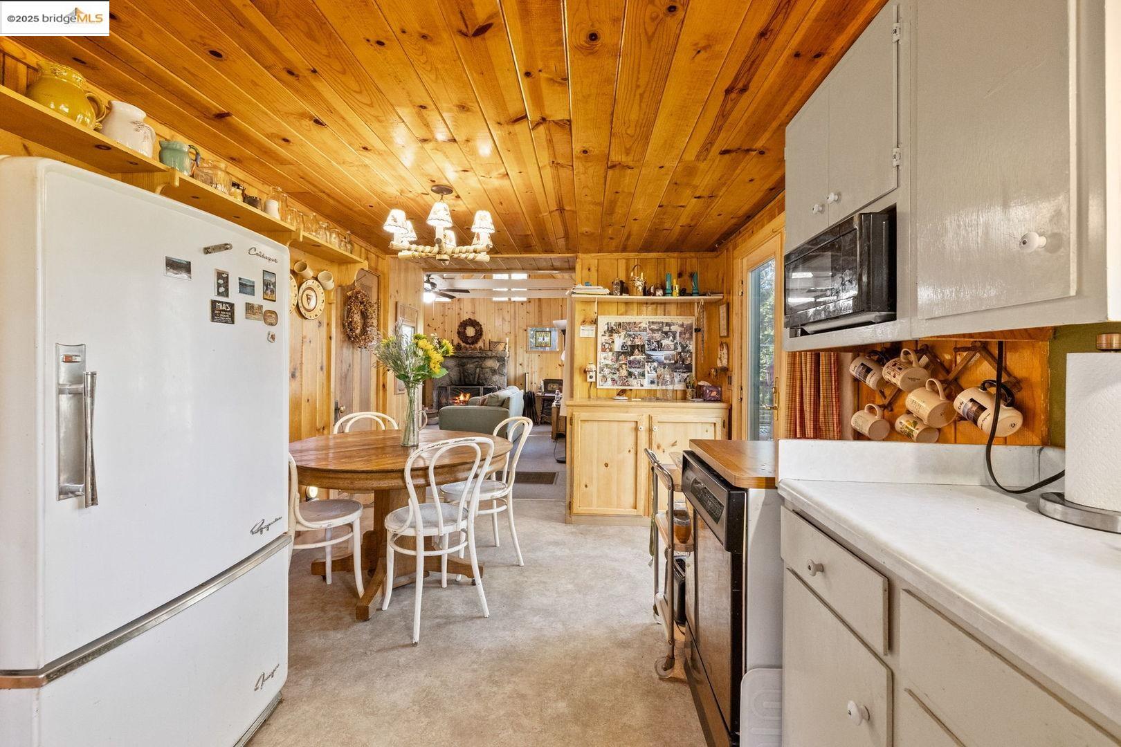 Detail Gallery Image 6 of 27 For 180 Sugarpine Circle, Pinecrest,  CA 95364 - 2 Beds | 1/1 Baths