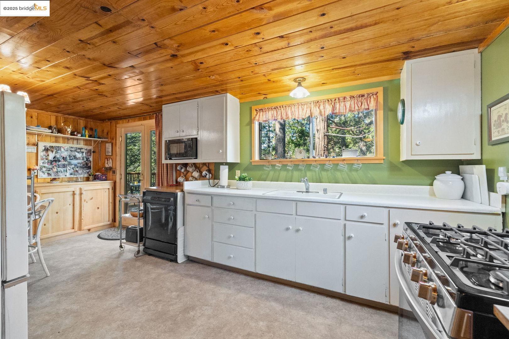 Detail Gallery Image 9 of 27 For 180 Sugarpine Circle, Pinecrest,  CA 95364 - 2 Beds | 1/1 Baths
