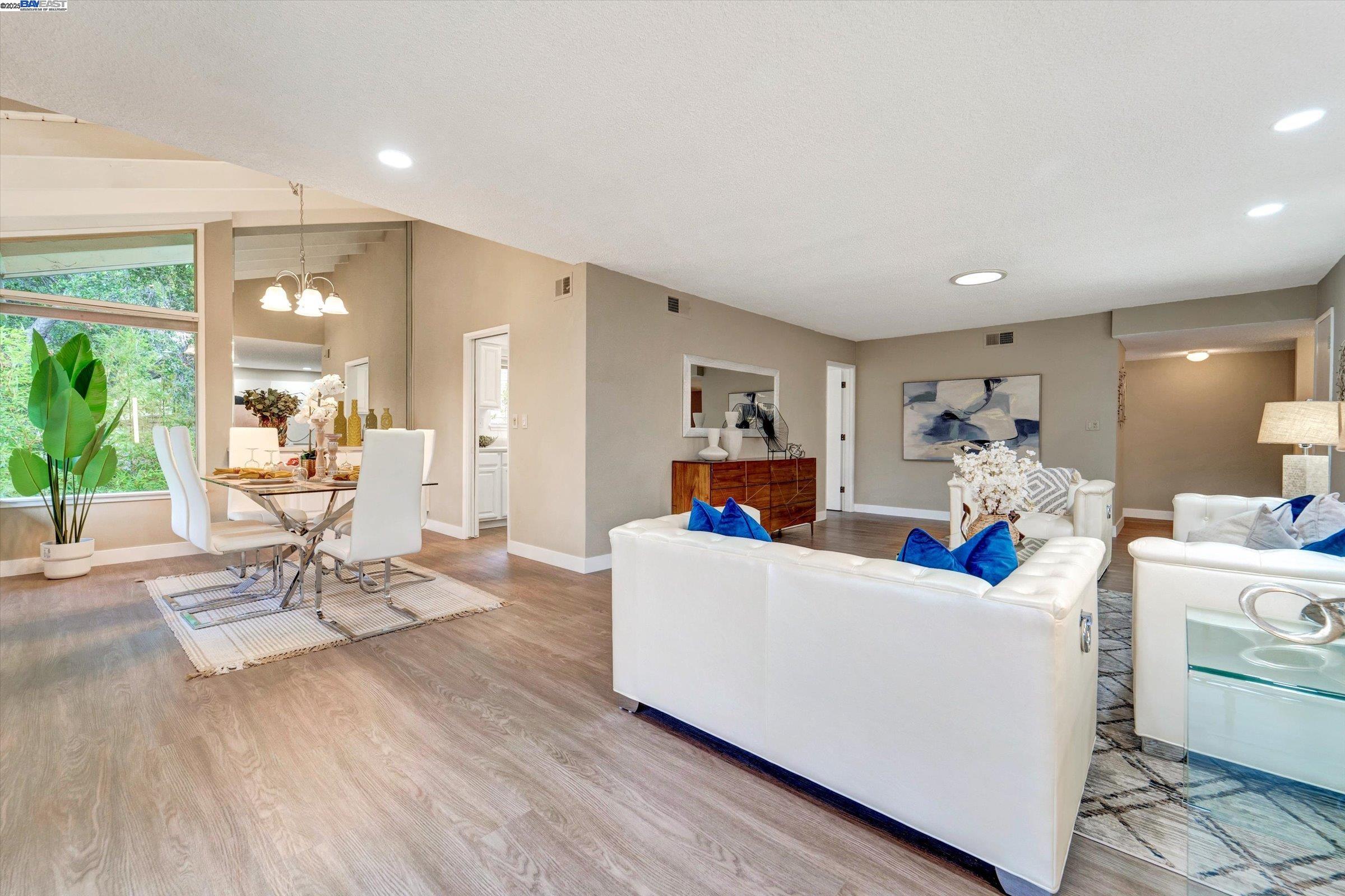 Detail Gallery Image 4 of 29 For 2767 Miradero Dr #C,  –,  CA 93105 - 3 Beds | 2 Baths