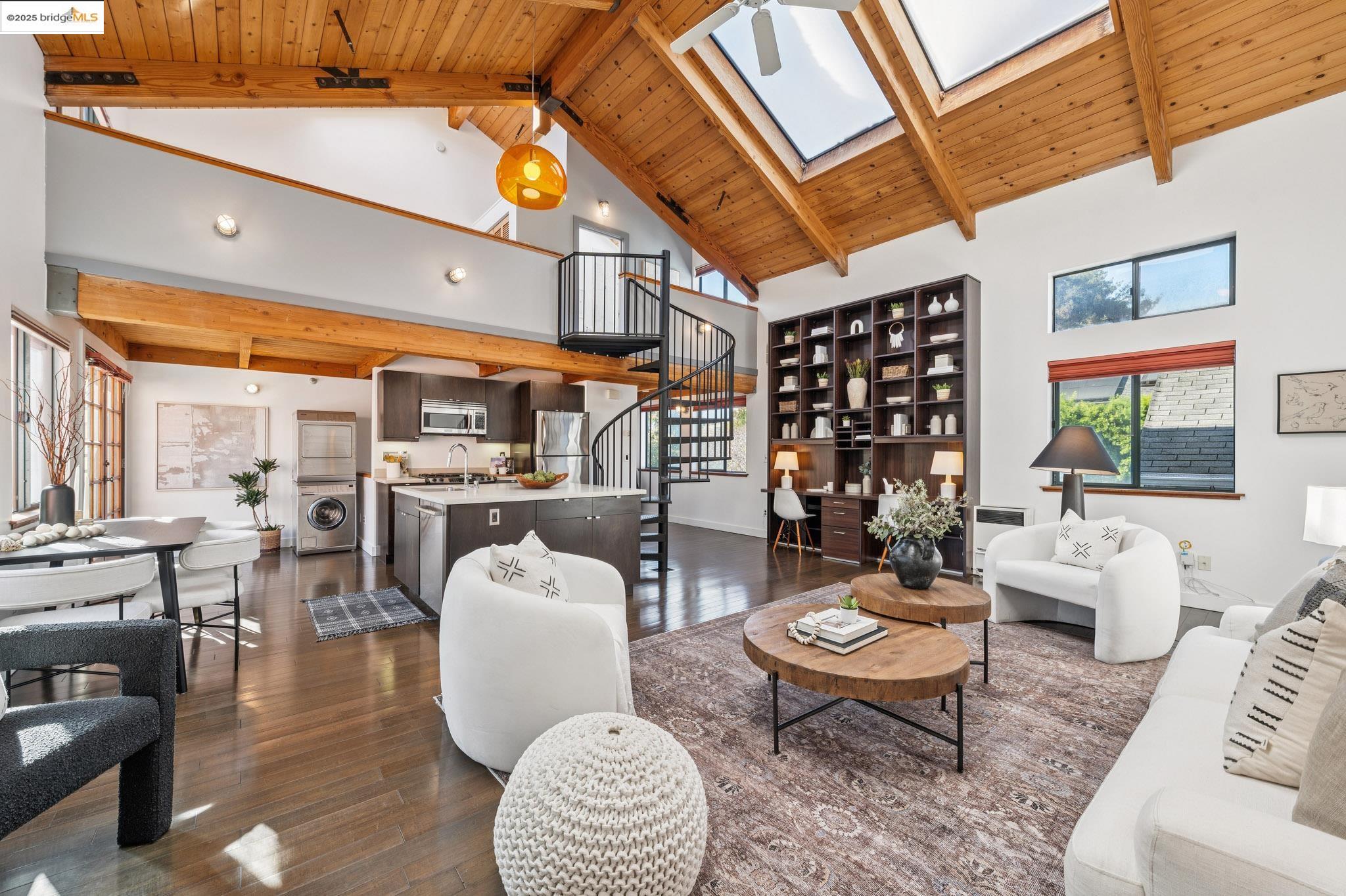 More Details about MLS # 41114321 : 2120 6TH ST # 10