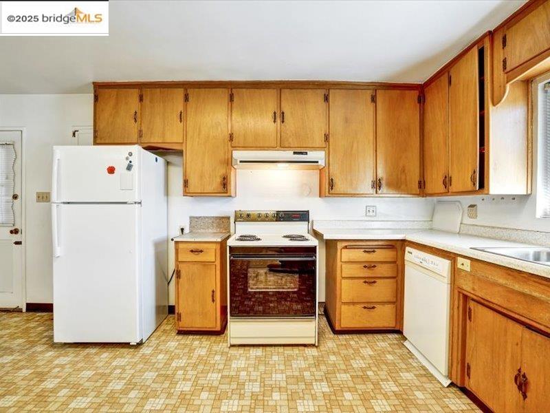 Detail Gallery Image 13 of 36 For 2151 Elm St, Livermore,  CA 94551 - 3 Beds | 2 Baths