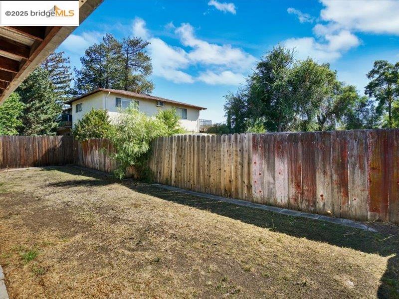 Detail Gallery Image 34 of 36 For 2151 Elm St, Livermore,  CA 94551 - 3 Beds | 2 Baths