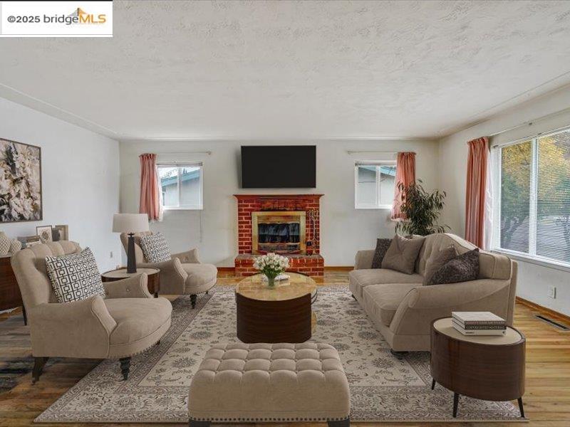 Detail Gallery Image 7 of 36 For 2151 Elm St, Livermore,  CA 94551 - 3 Beds | 2 Baths