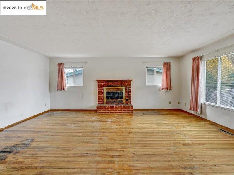 Detail Gallery Image 8 of 36 For 2151 Elm St, Livermore,  CA 94551 - 3 Beds | 2 Baths