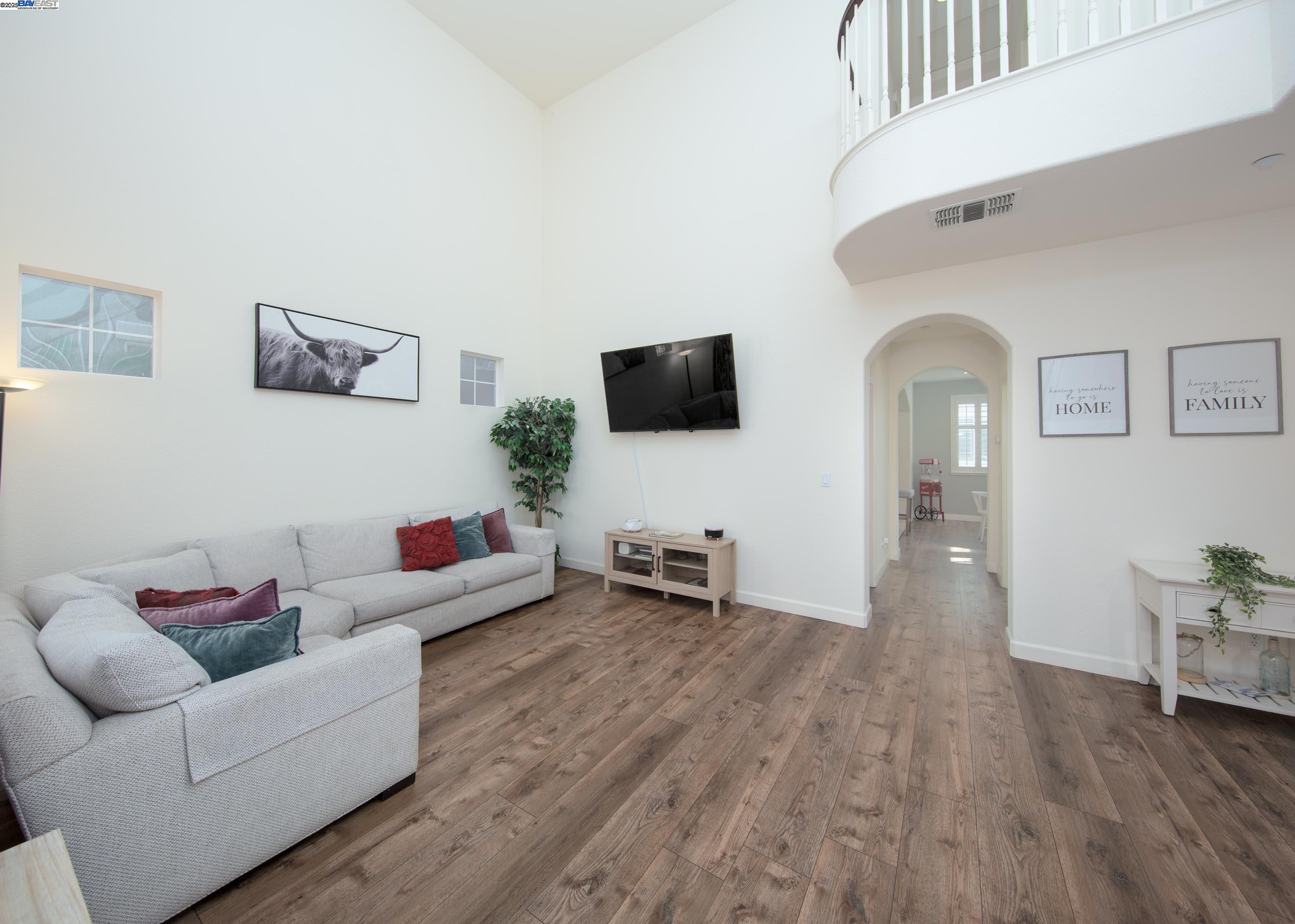 Detail Gallery Image 7 of 25 For 2168 Wellington Dr, Tracy,  CA 95376 - 3 Beds | 3/1 Baths