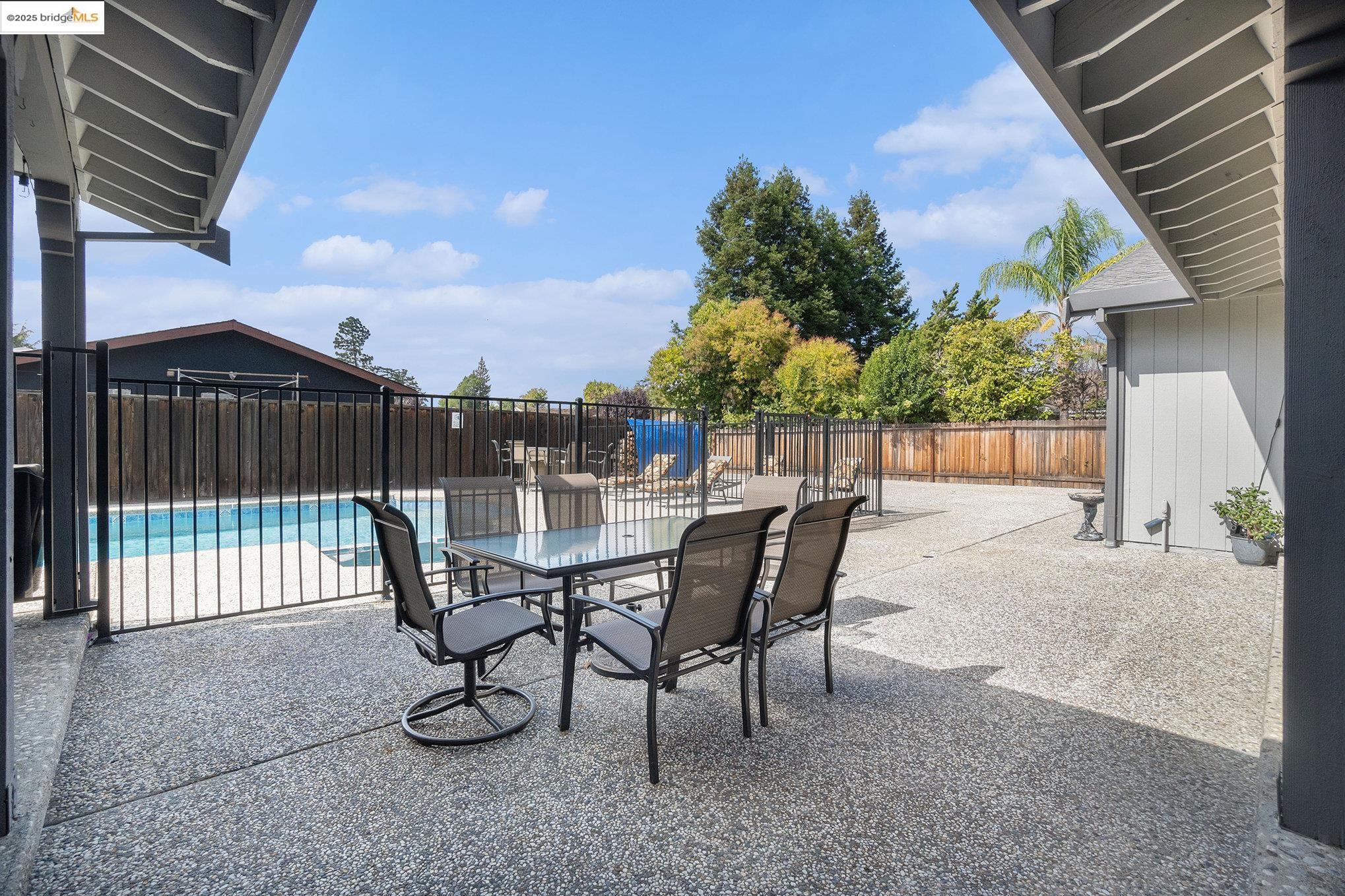 Detail Gallery Image 7 of 51 For 3622 Delancey Ln, Concord,  CA 94519 - 3 Beds | 3 Baths