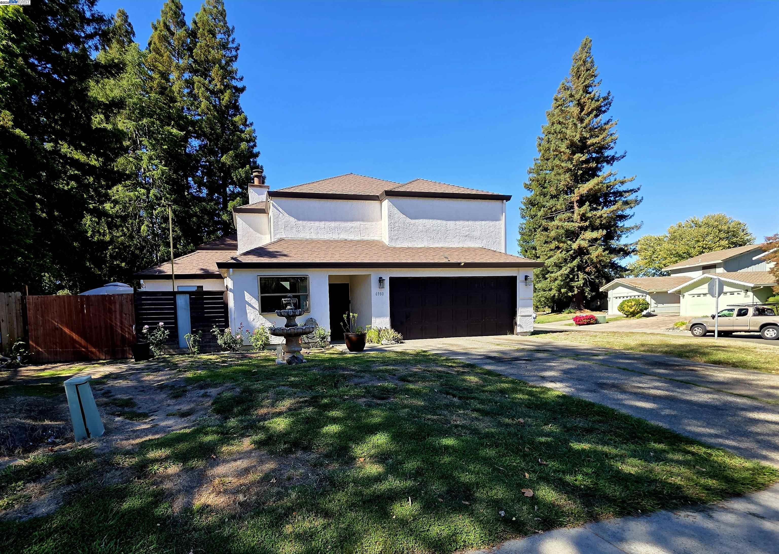 Detail Gallery Image 2 of 8 For 6980 Riverside Blvd, Sacramento,  CA 95831 - 4 Beds | 3 Baths