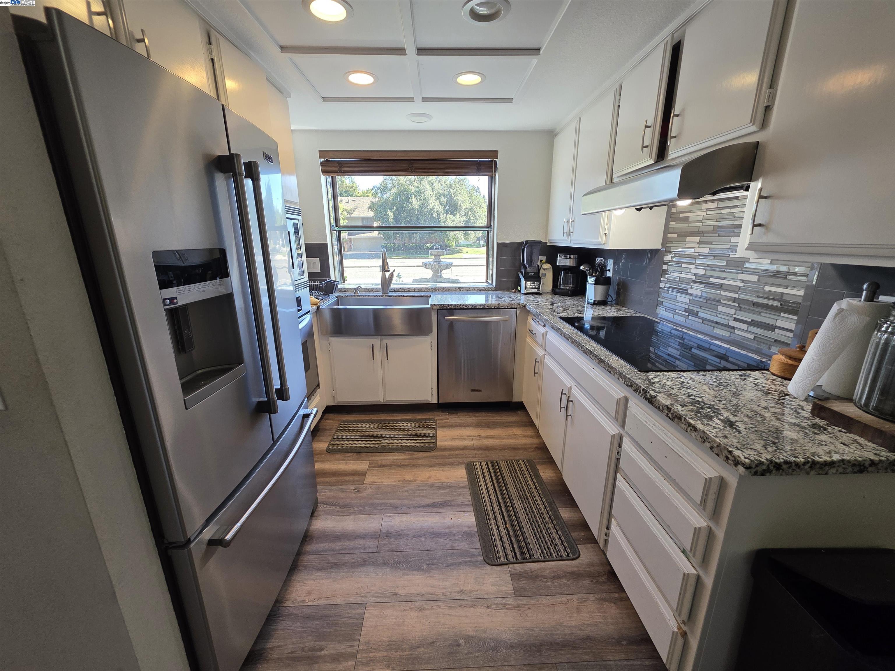 Detail Gallery Image 6 of 8 For 6980 Riverside Blvd, Sacramento,  CA 95831 - 4 Beds | 3 Baths