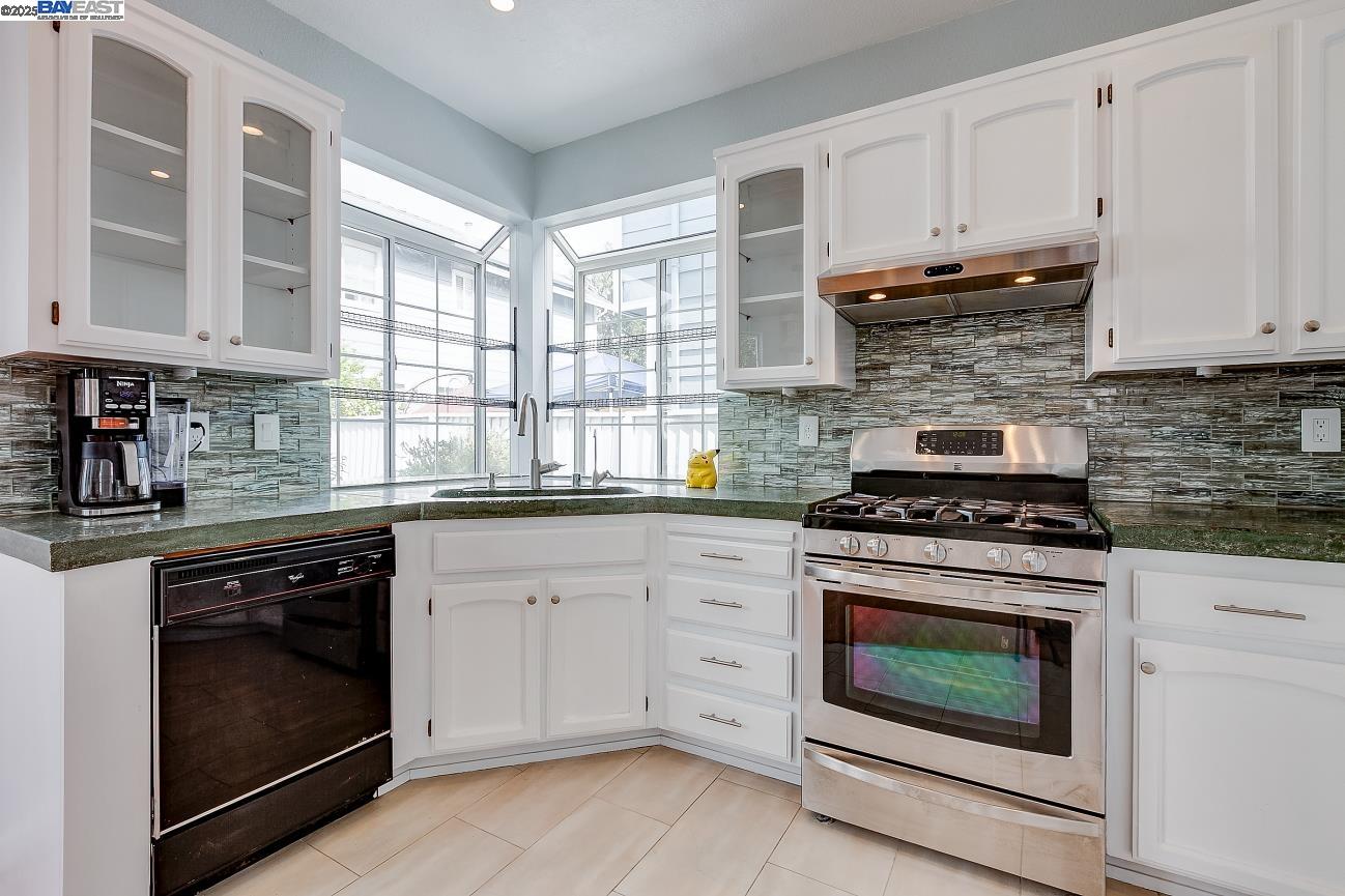 Detail Gallery Image 16 of 46 For 5301 Shamrock Cmn, Fremont,  CA 94555 - 4 Beds | 2/1 Baths