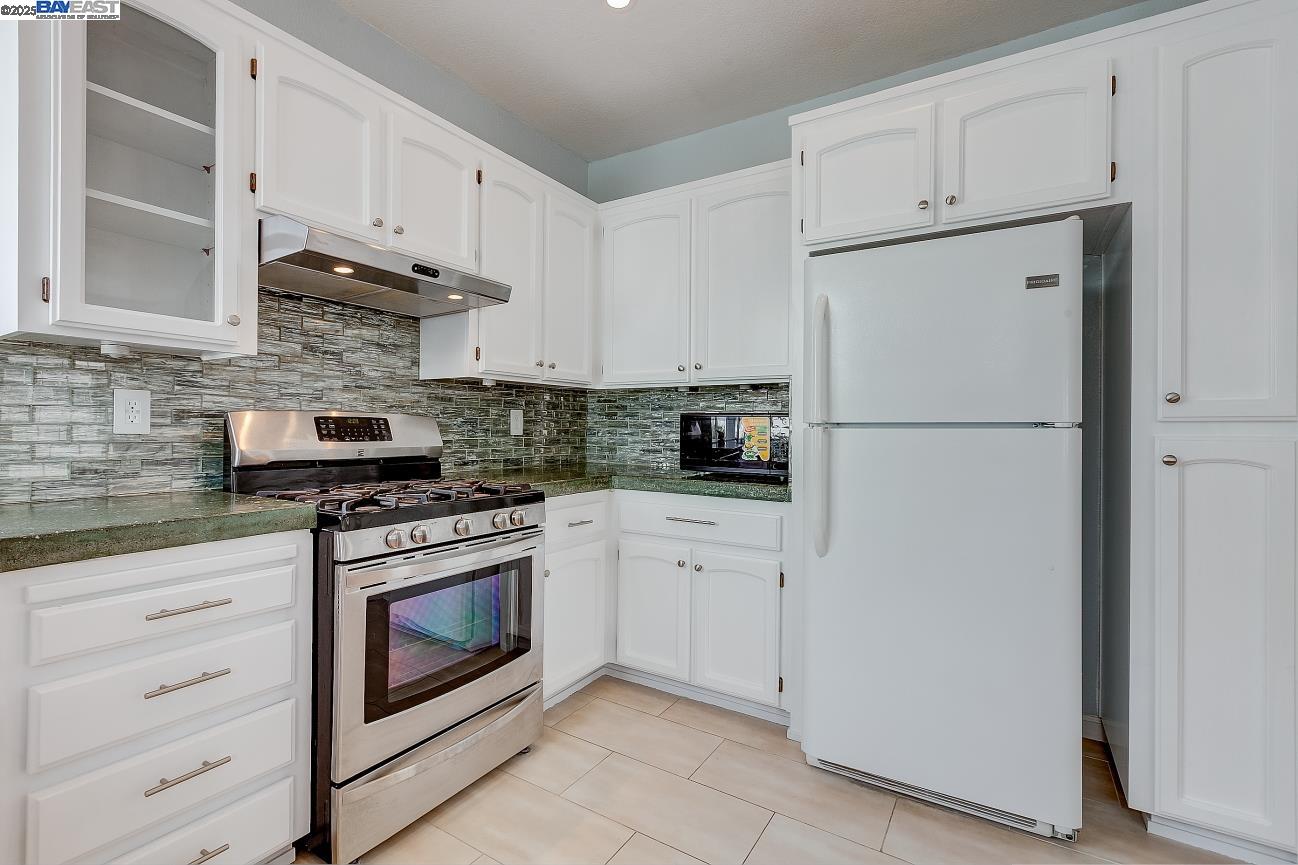 Detail Gallery Image 17 of 46 For 5301 Shamrock Cmn, Fremont,  CA 94555 - 4 Beds | 2/1 Baths