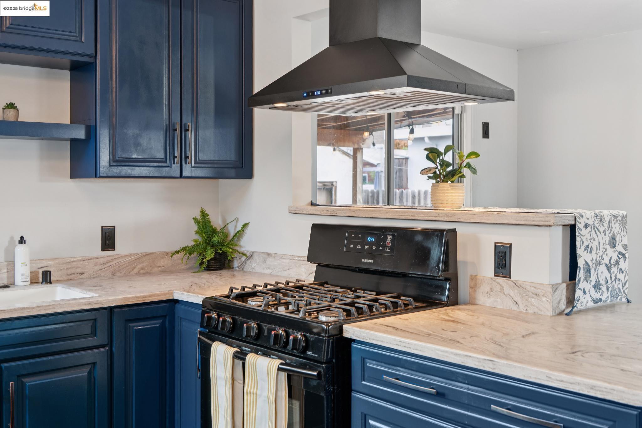 Detail Gallery Image 25 of 53 For 2425 Humphrey Ave, Richmond,  CA 94804 - 3 Beds | 1 Baths