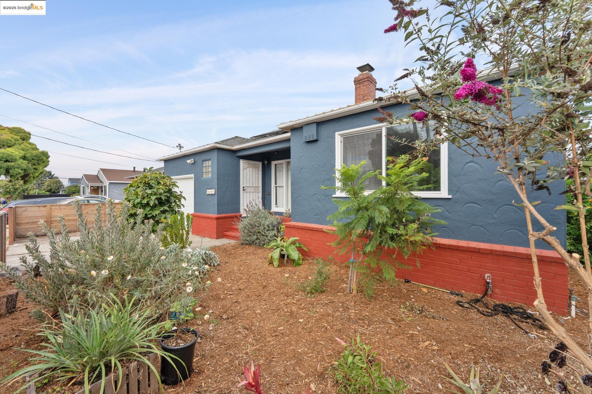Detail Gallery Image 7 of 53 For 2425 Humphrey Ave, Richmond,  CA 94804 - 3 Beds | 1 Baths