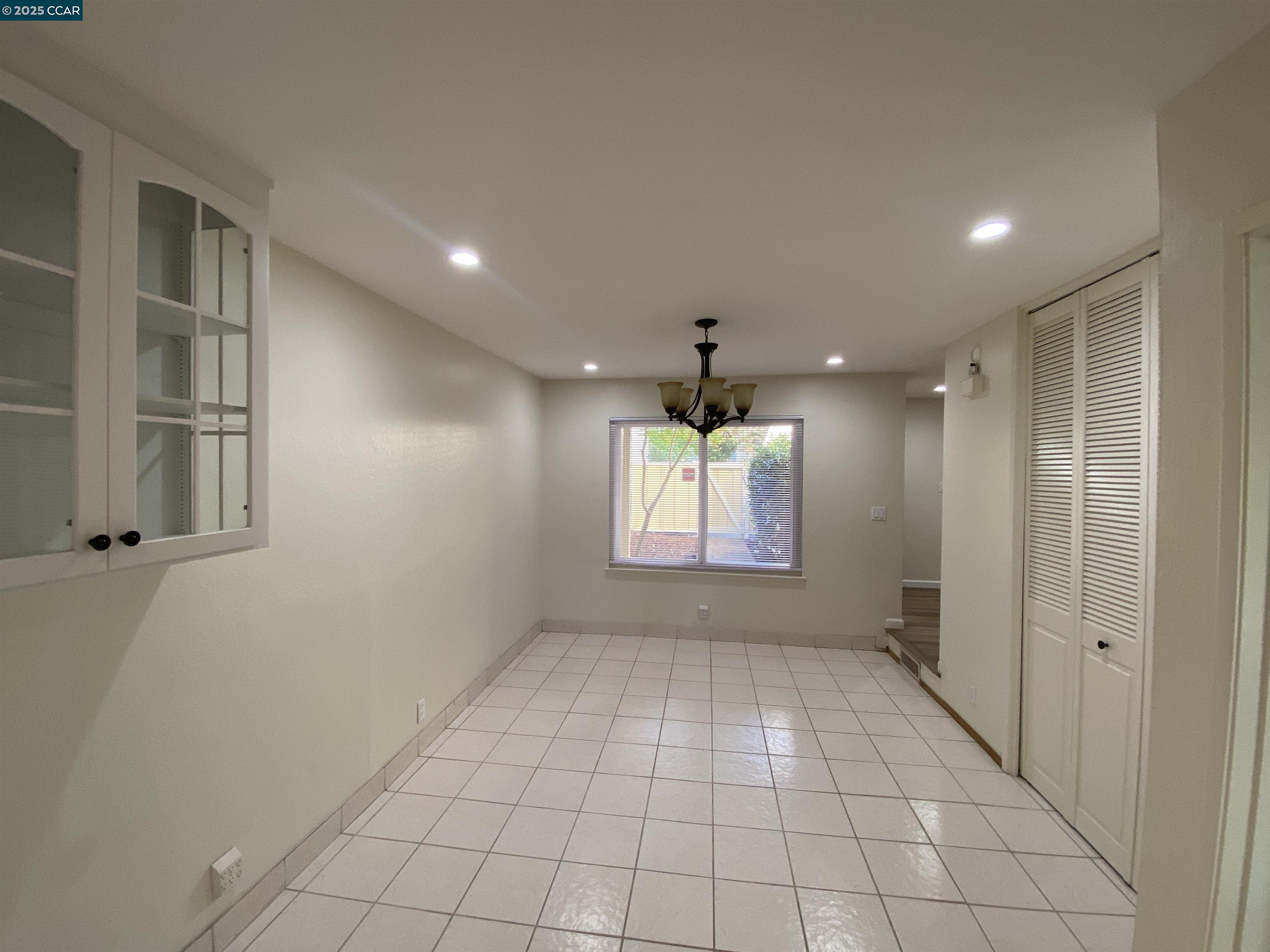 Detail Gallery Image 8 of 20 For 1557 Siskiyou Dr, Walnut Creek,  CA 94598 - 4 Beds | 2/1 Baths