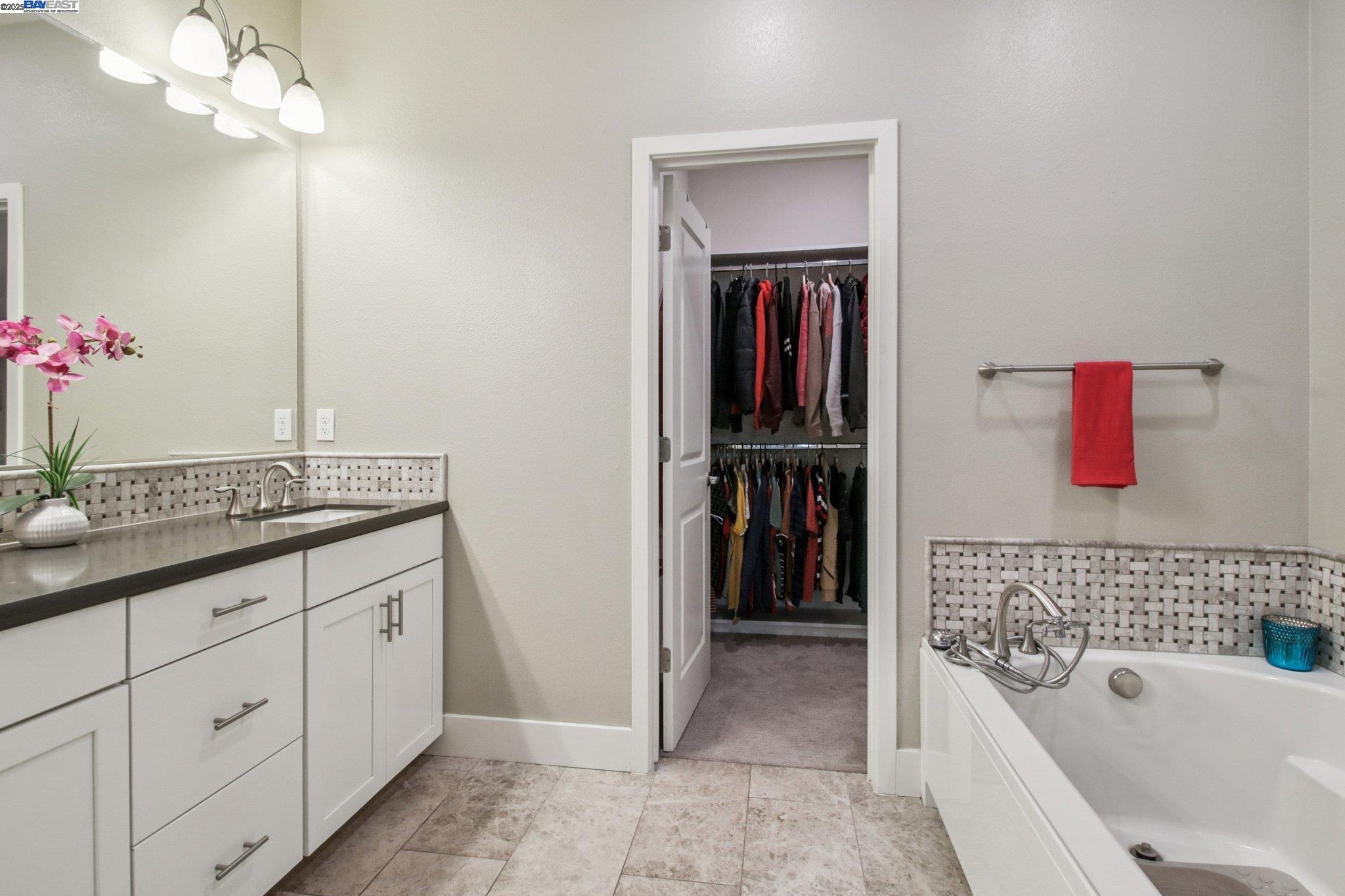 Detail Gallery Image 14 of 41 For 3130 Aran Way, Dublin,  CA 94568 - 3 Beds | 3/1 Baths
