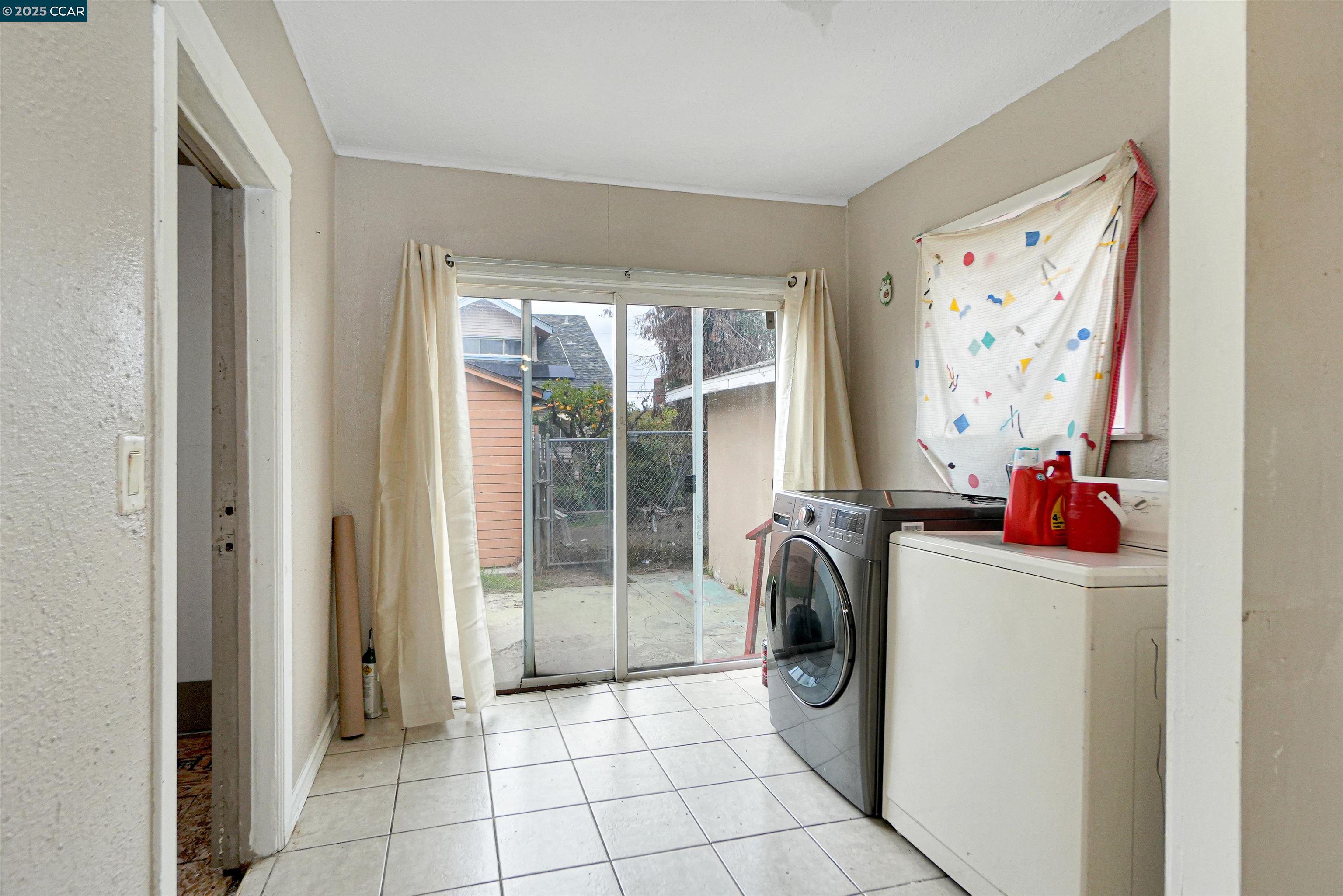 Detail Gallery Image 18 of 38 For 1433 87th Ave, Oakland,  CA 94621 - 3 Beds | 1 Baths