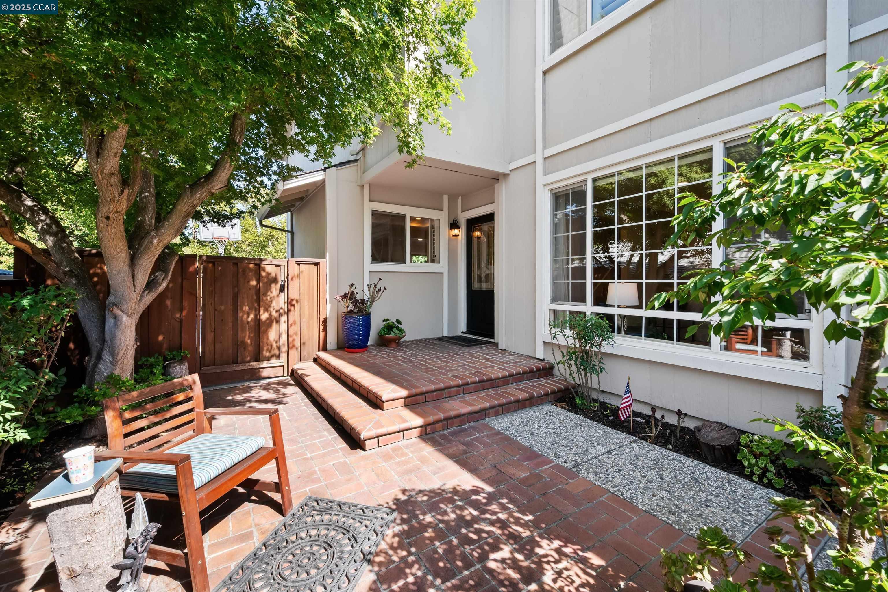 Detail Gallery Image 12 of 60 For 33 Leeds Ct E, Danville,  CA 94526 - 4 Beds | 2/1 Baths