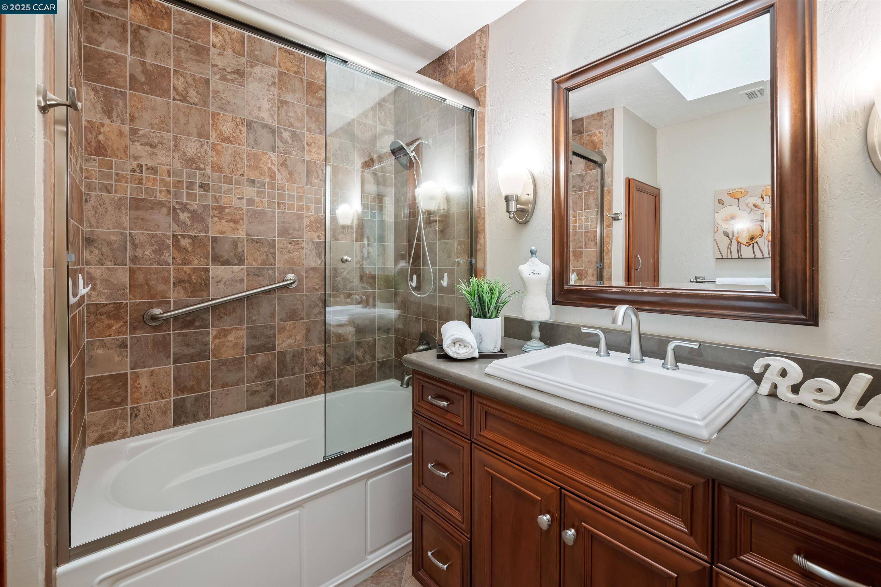 Detail Gallery Image 39 of 60 For 33 Leeds Ct E, Danville,  CA 94526 - 4 Beds | 2/1 Baths