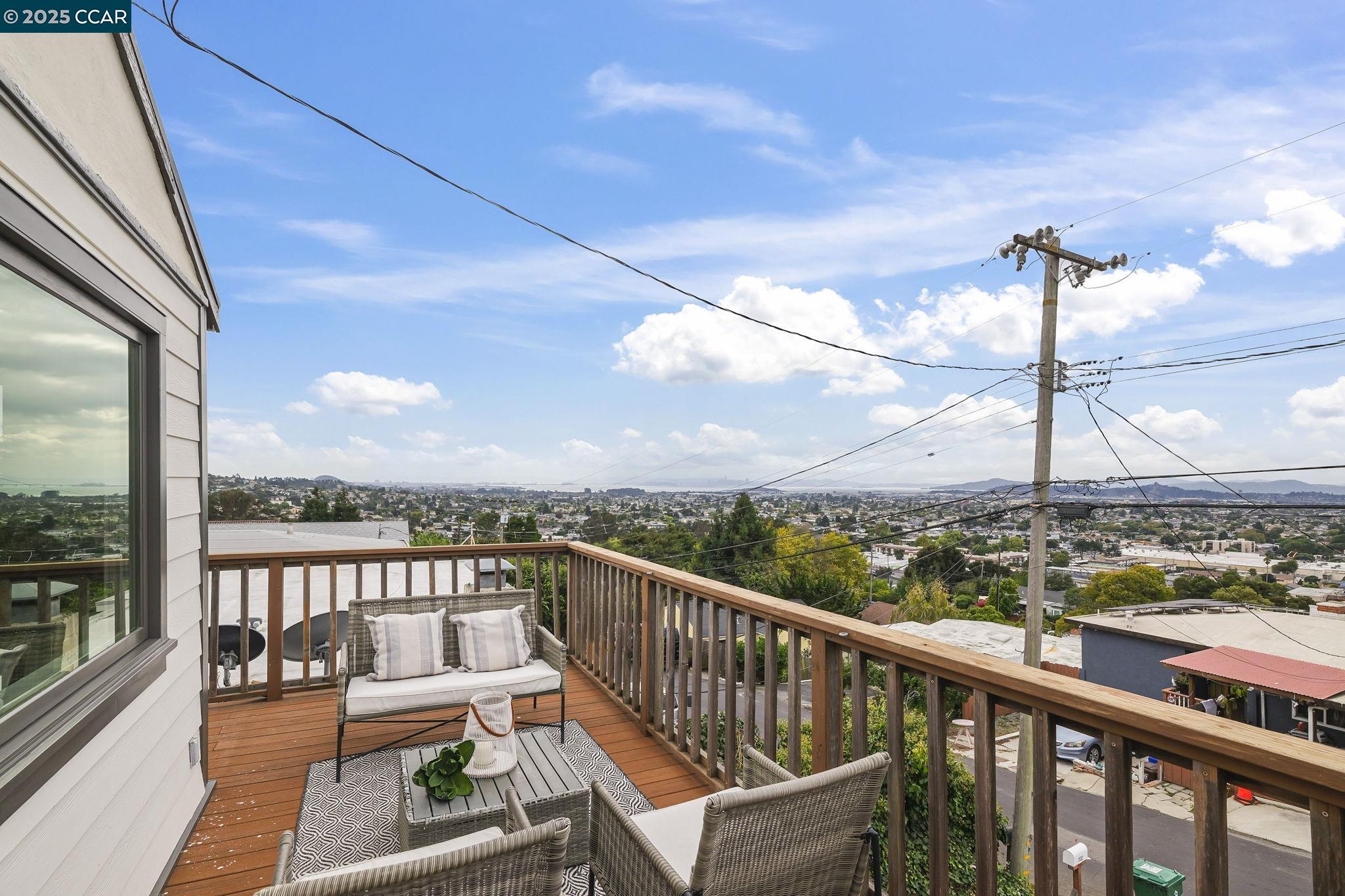 Detail Gallery Image 4 of 27 For 1532 Bayo Vista Ave, San Pablo,  CA 94806 - 2 Beds | 1 Baths