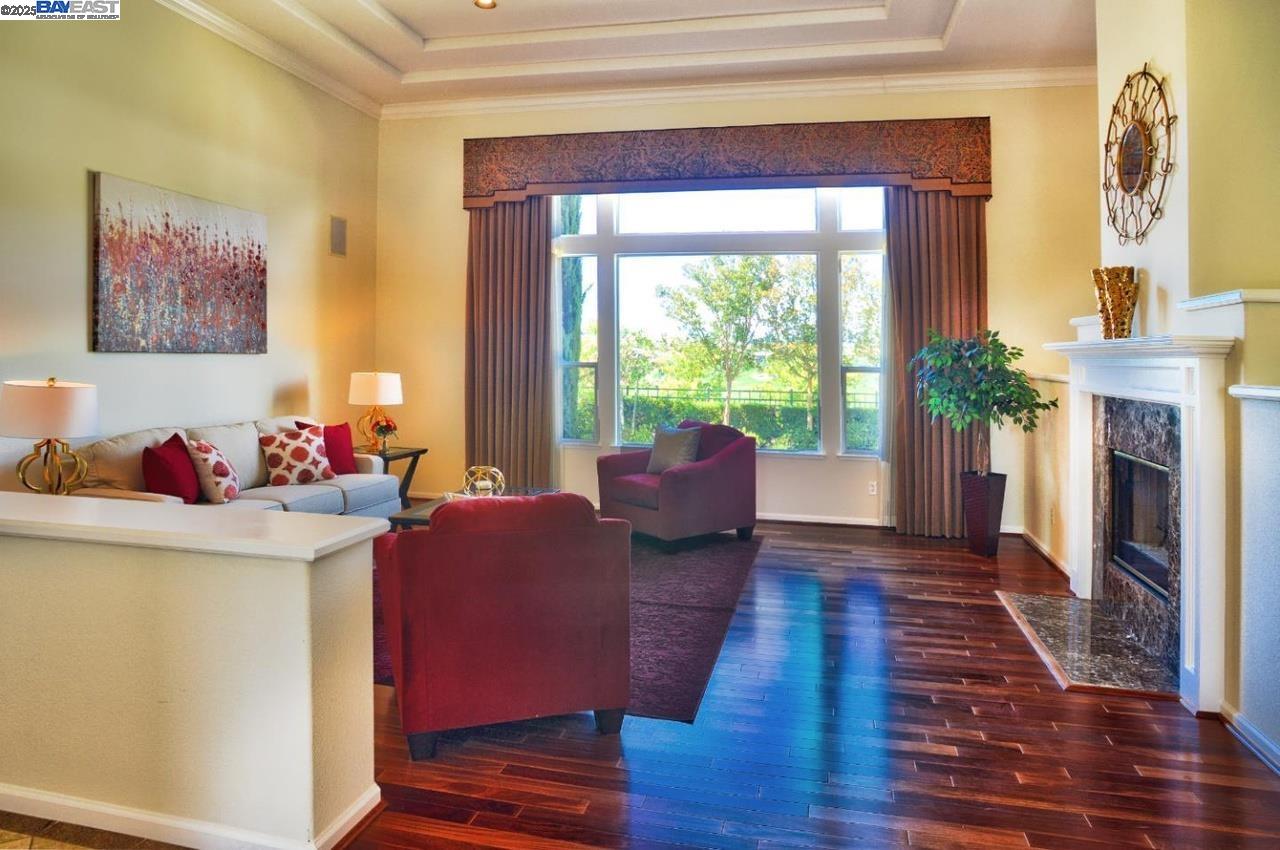 Detail Gallery Image 5 of 8 For 5253 Vicenza Way, San Jose,  CA 95138 - 3 Beds | 3 Baths