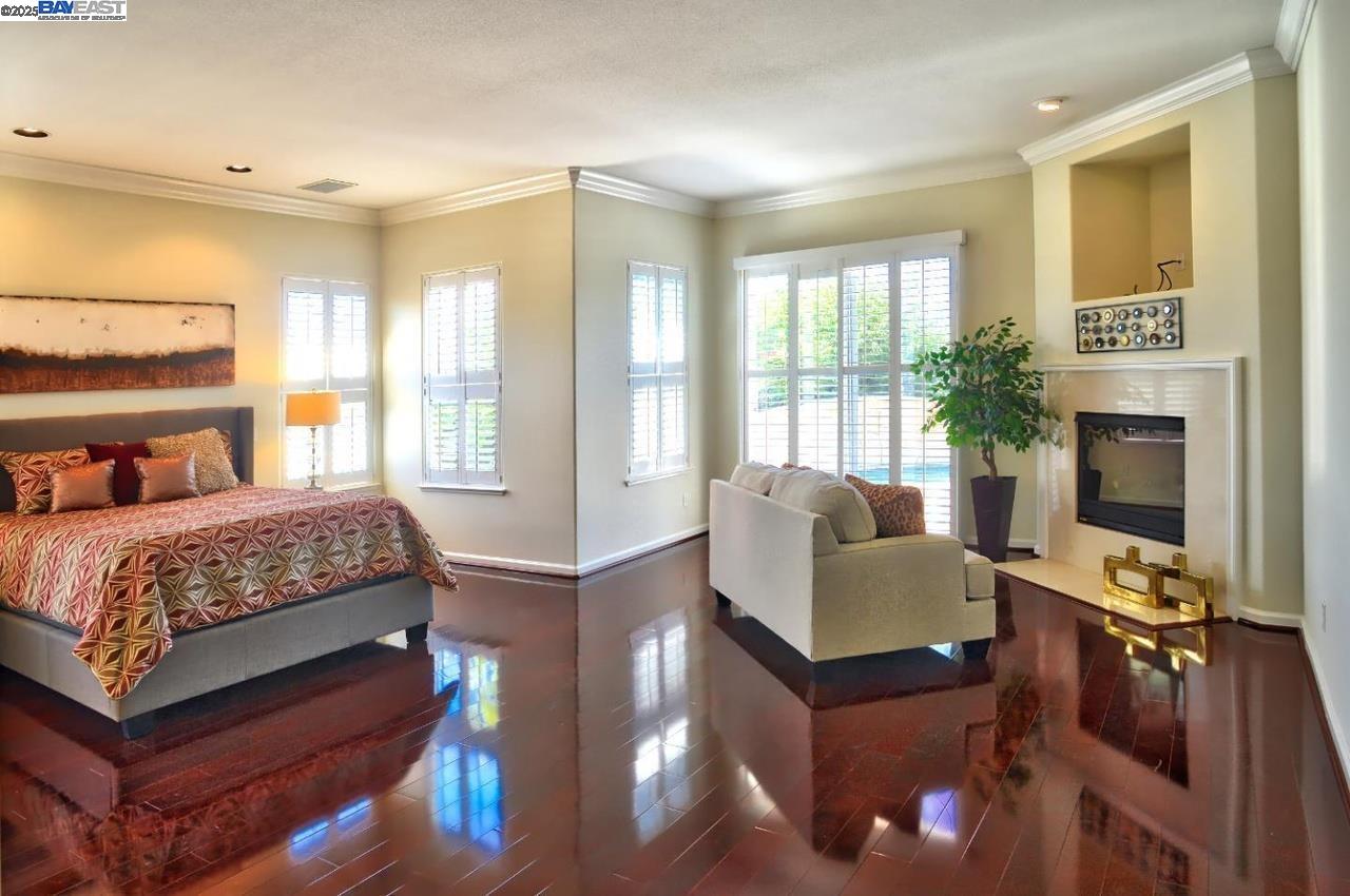 Detail Gallery Image 8 of 8 For 5253 Vicenza Way, San Jose,  CA 95138 - 3 Beds | 3 Baths