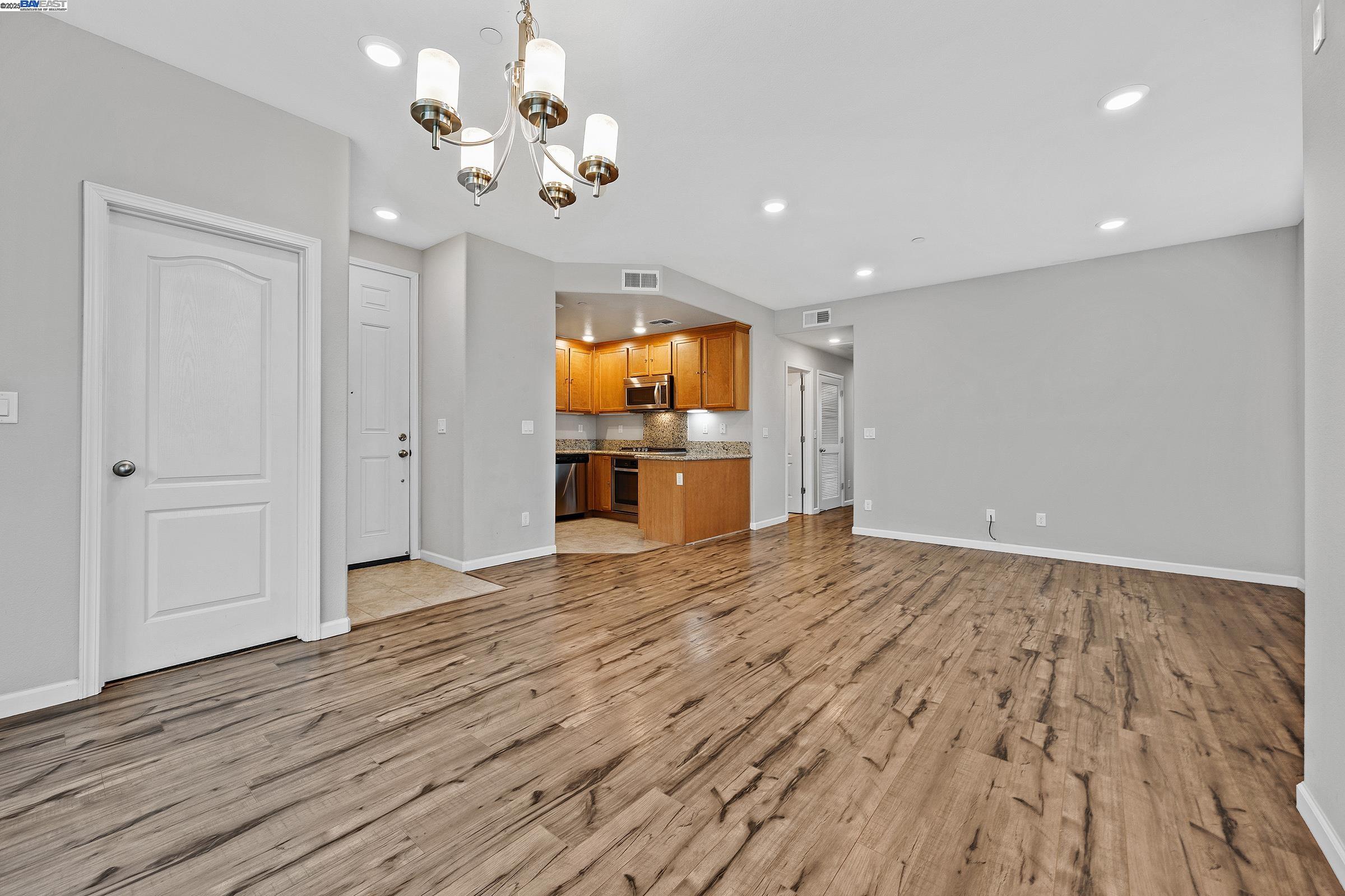 Detail Gallery Image 14 of 43 For 4728 Norris Canyon Rd #206,  San Ramon,  CA 94583 - 3 Beds | 2 Baths