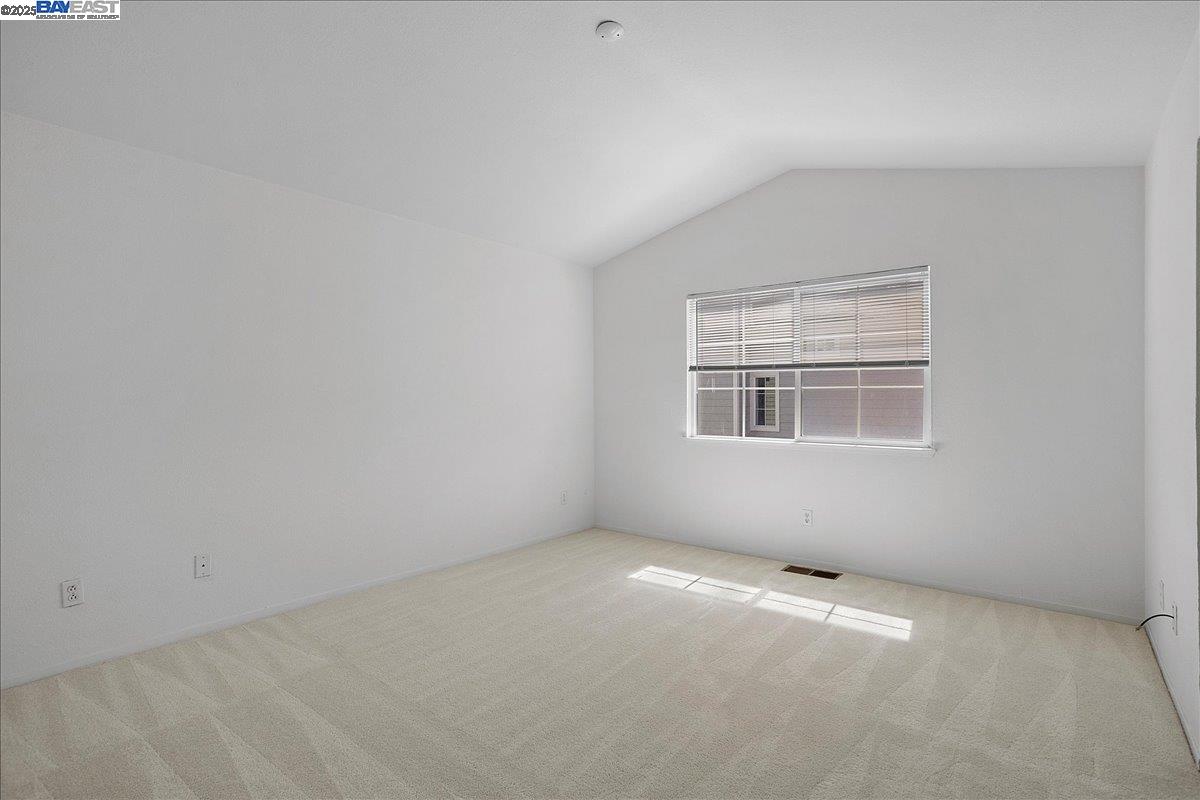 Detail Gallery Image 11 of 24 For 119 Orr Rd, Alameda,  CA 94502 - 3 Beds | 2/1 Baths