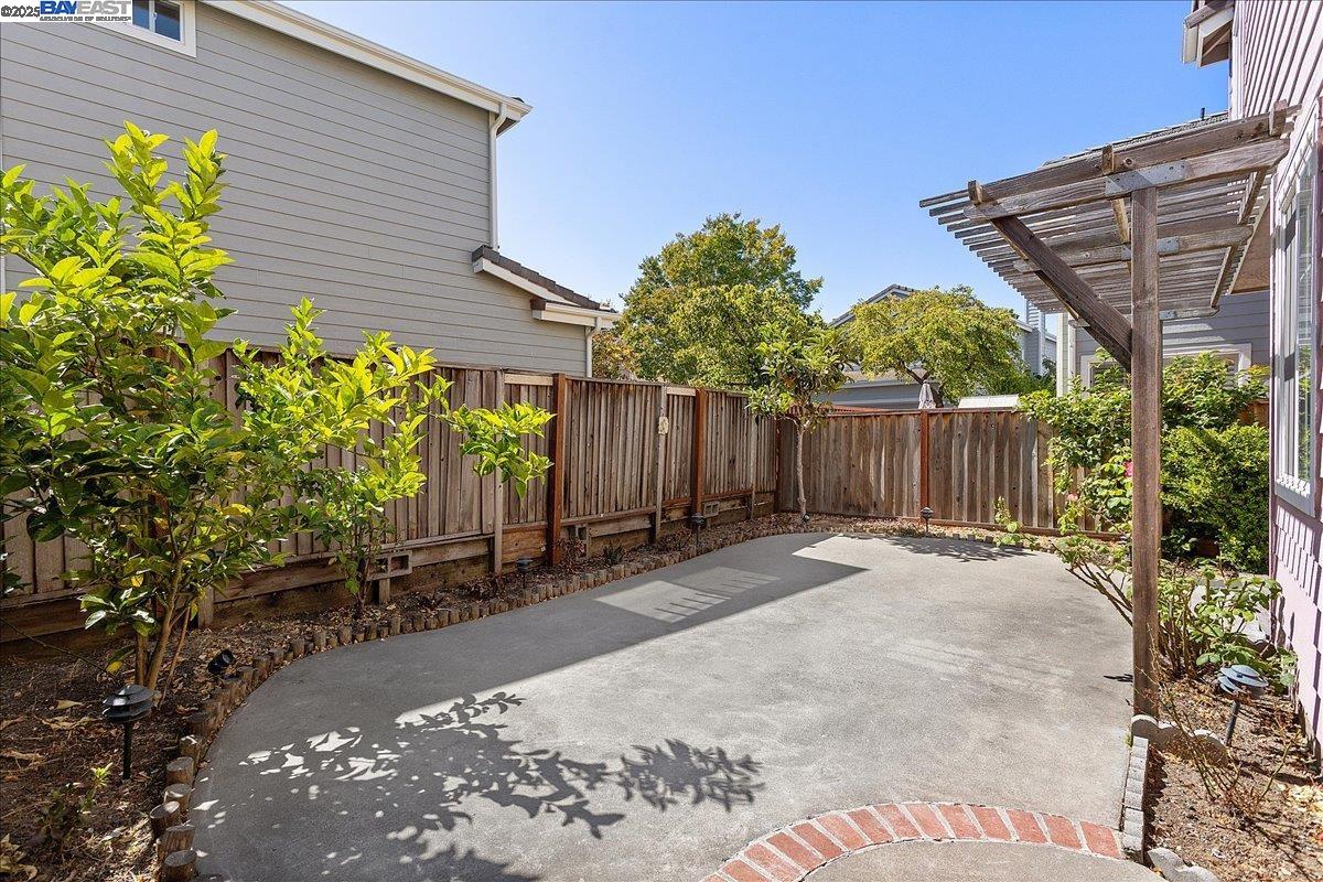 Detail Gallery Image 23 of 24 For 119 Orr Rd, Alameda,  CA 94502 - 3 Beds | 2/1 Baths