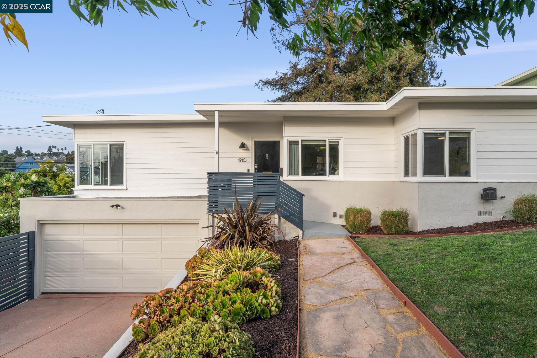 Front Image Thumbnail for CC41114397