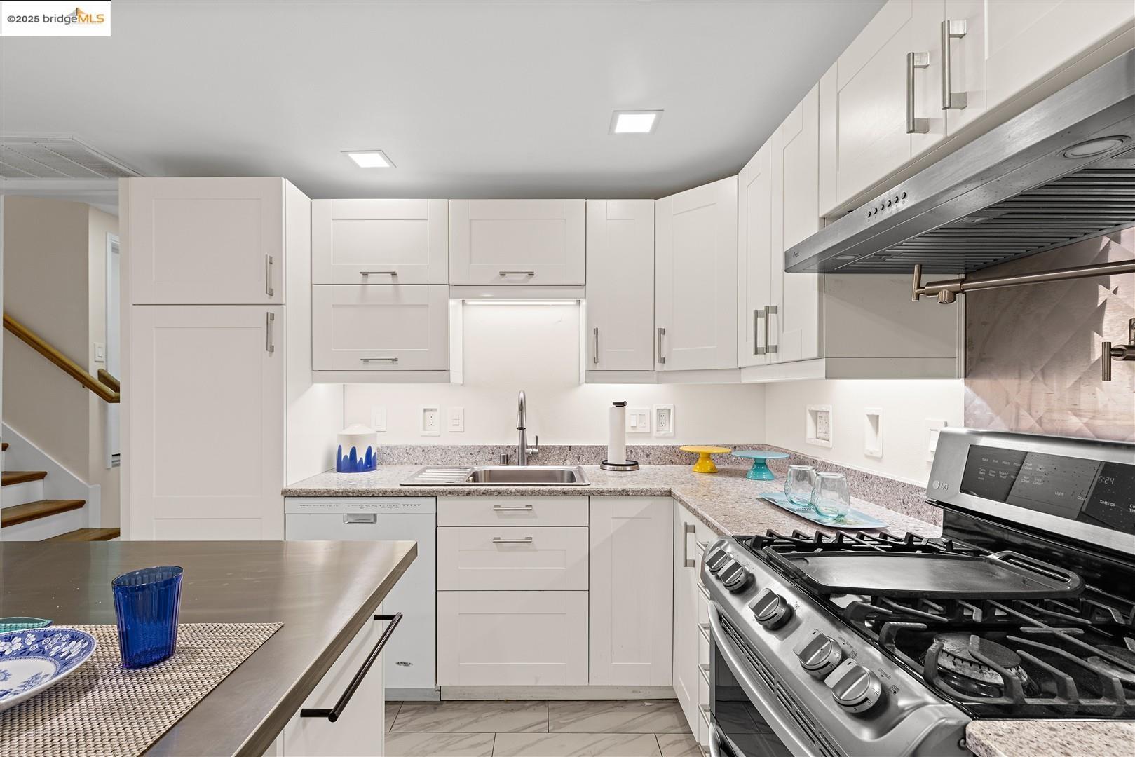 Detail Gallery Image 31 of 57 For 61 Wildwood Ave, Piedmont,  CA 94610 - 6 Beds | 4/1 Baths