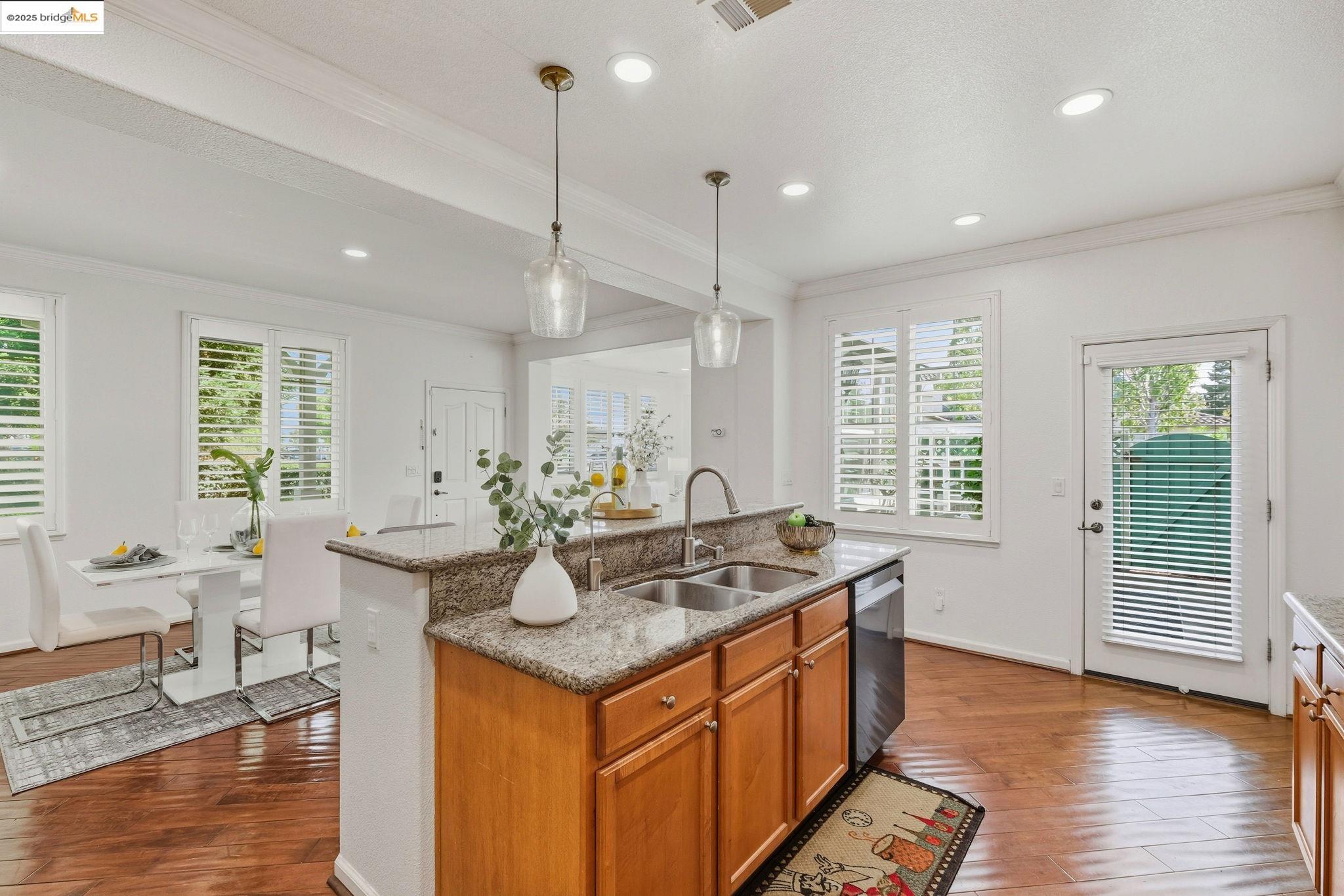 Detail Gallery Image 11 of 43 For 28530 Gulfport Cir, Hayward,  CA 94545 - 4 Beds | 2/1 Baths