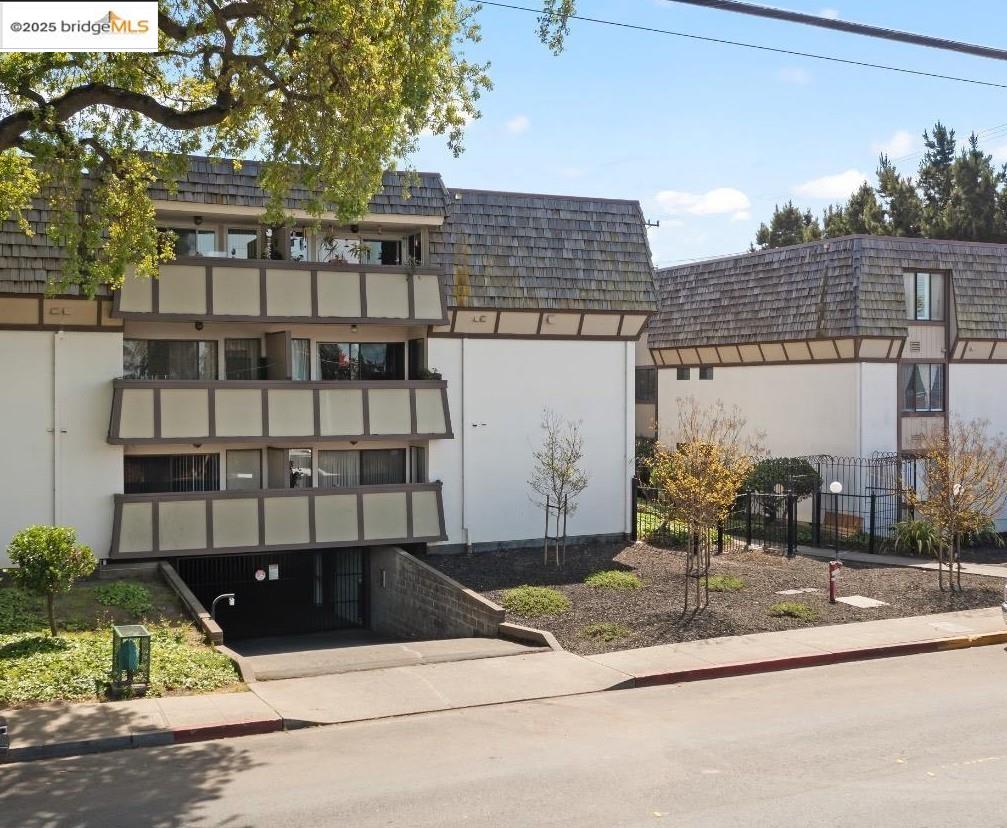 More Details about MLS # 41114404 : 1550 BANCROFT AVE # 112